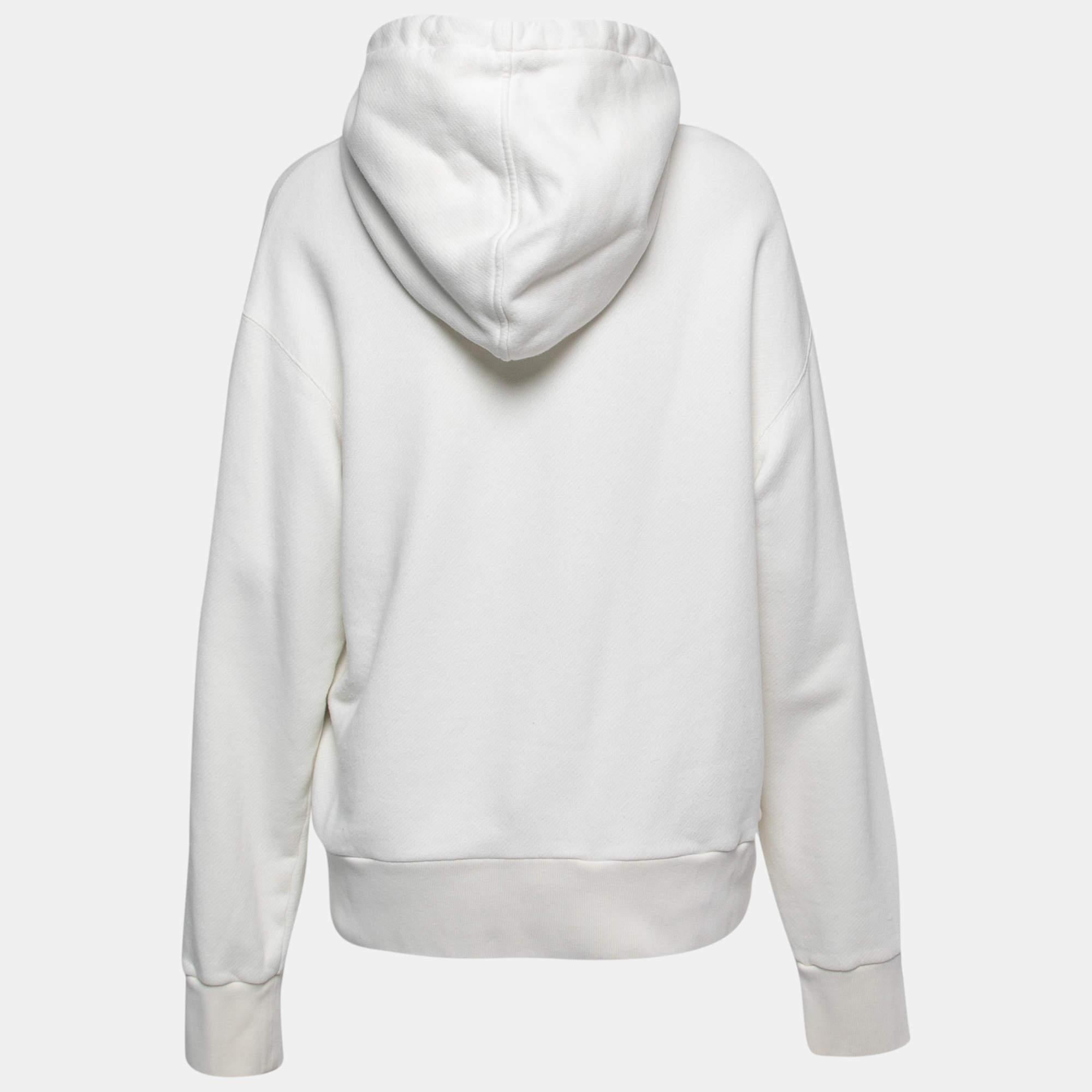 How fabulous does this designer hoodie look! It is made of cotton and features long sleeves. Pair it with pants and sneakers for a cool attire.


