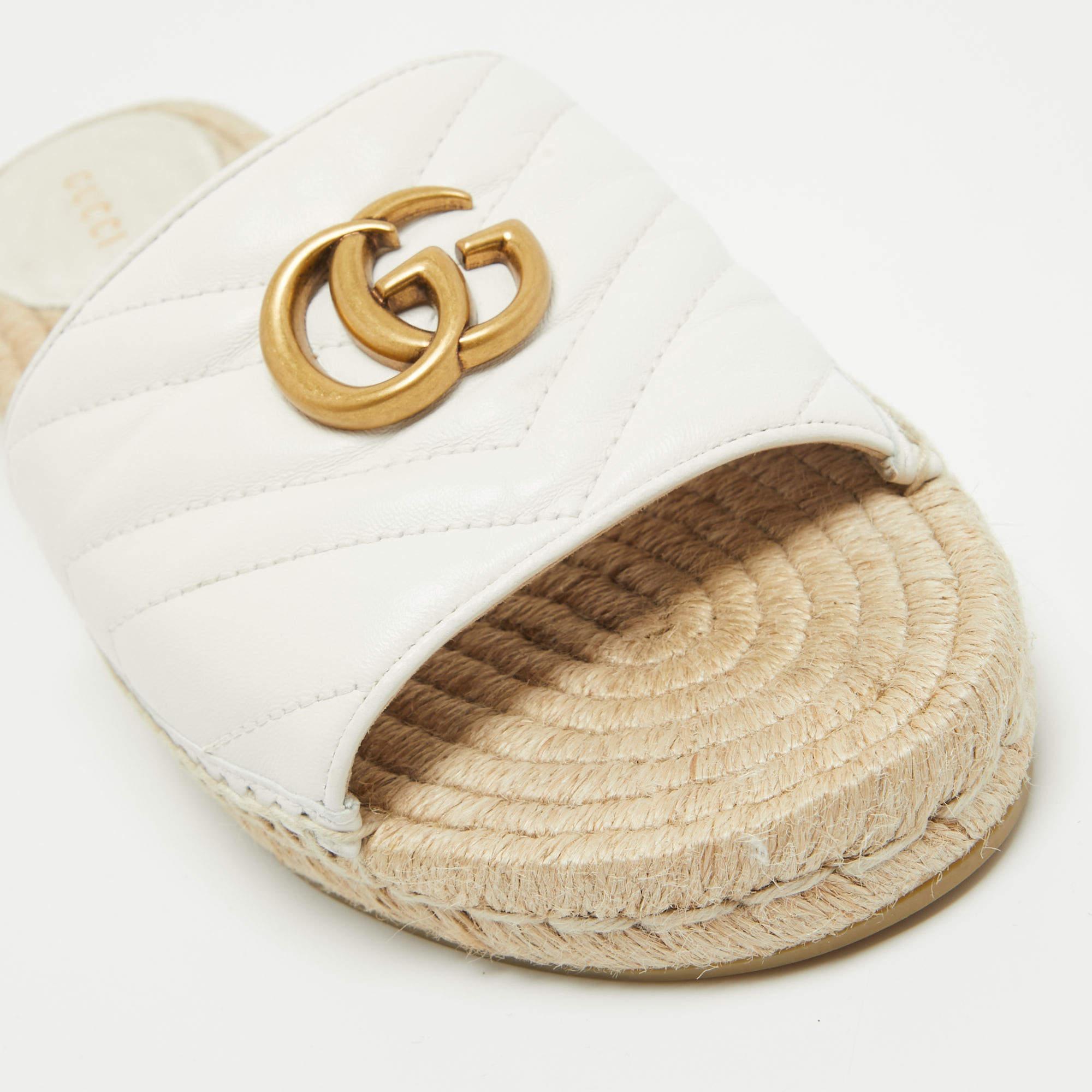 Gucci White Matelassé Leather GG Marmont Espadrille Slides Size 40 In Good Condition In Dubai, Al Qouz 2