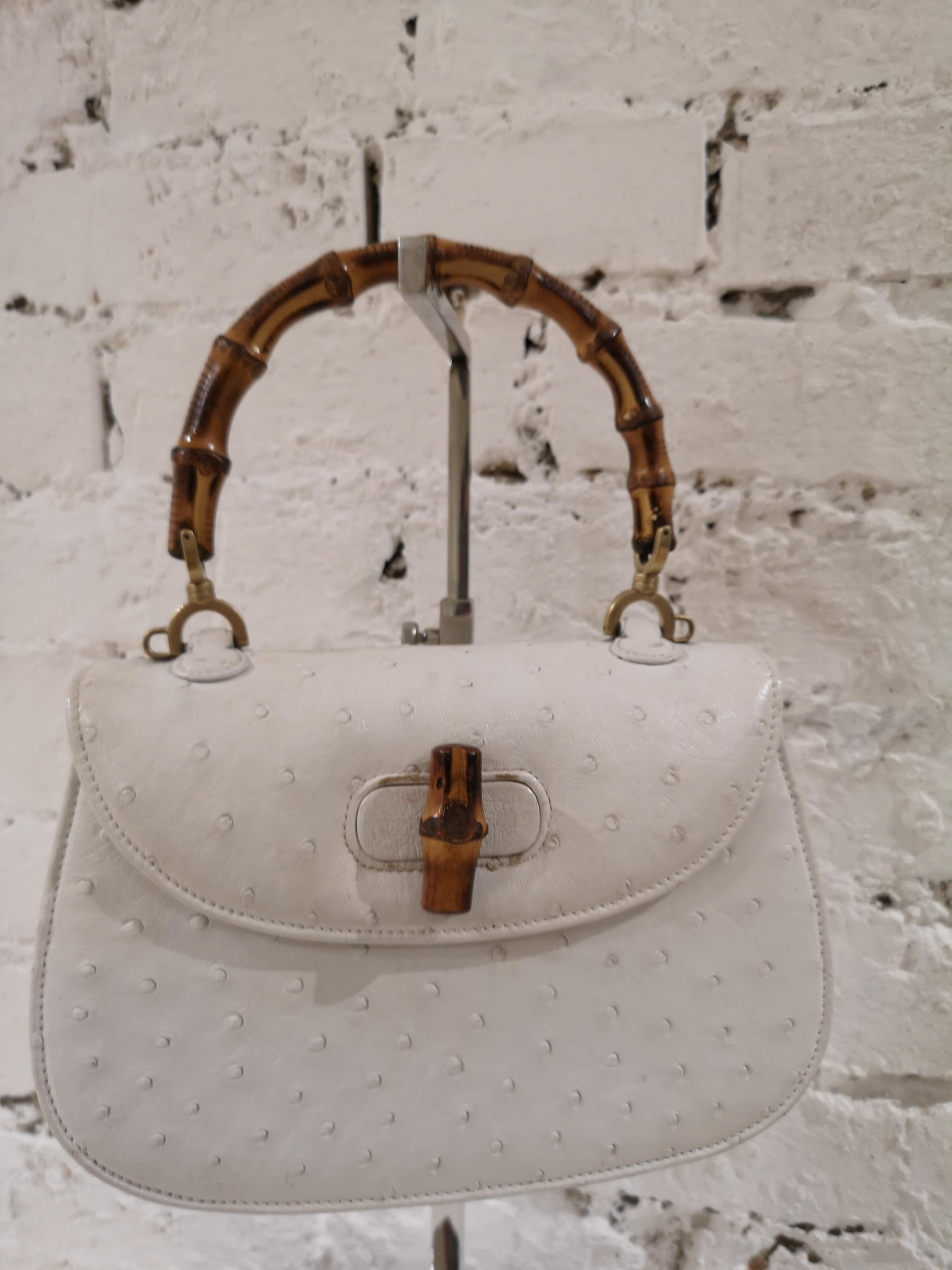 Gucci White Ostrich Leather Bamboo Bag
Crafted in Italy from luxurious white ostrich leather, this handbag features a brown bamboo structured top handle and a thin shoulder strap which can be removed.
The piece also features a foldover top with a