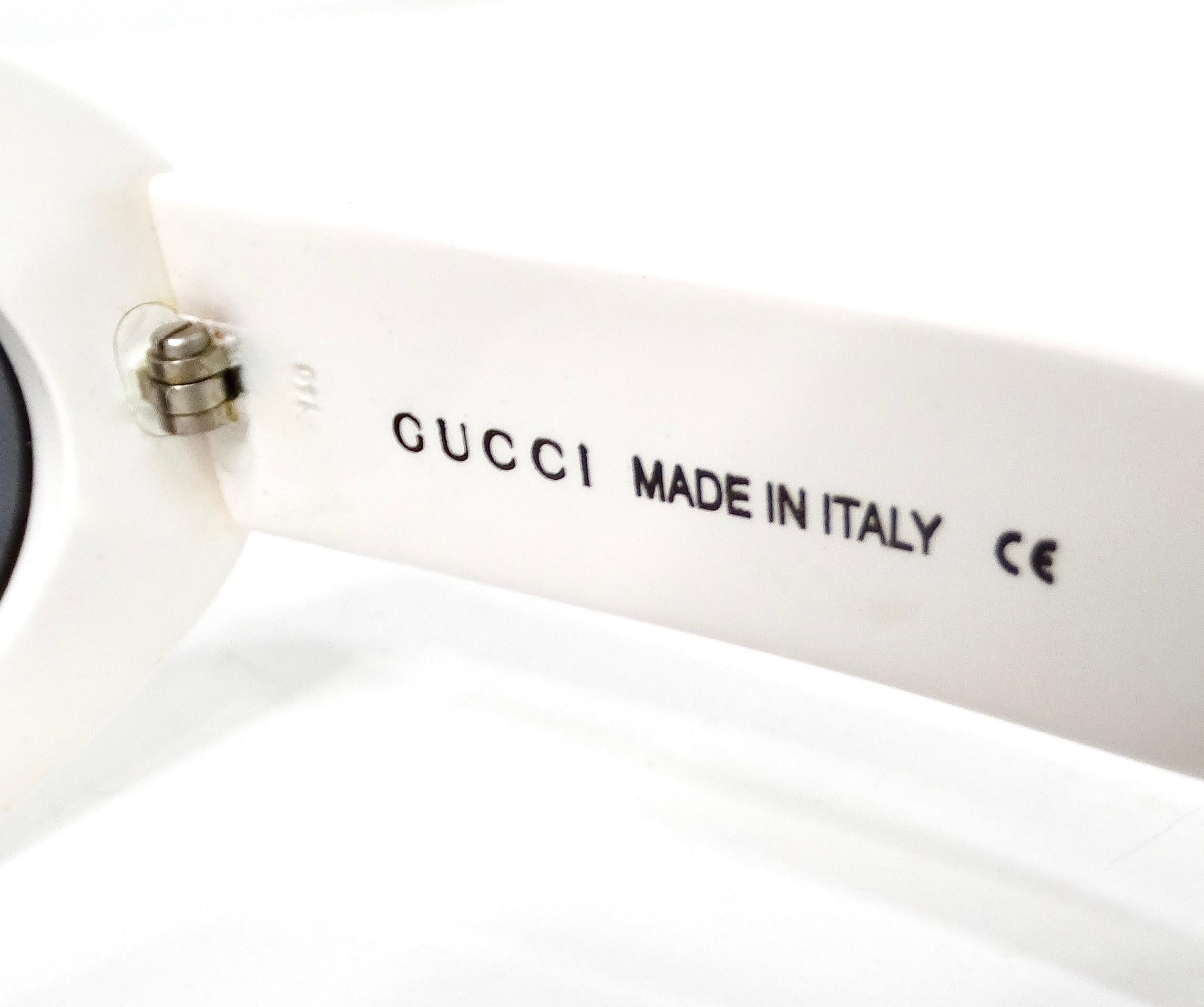 Occhiali da sole bianchi ovali GG con lenti colorate di Gucci, circa Y2K in vendita 1