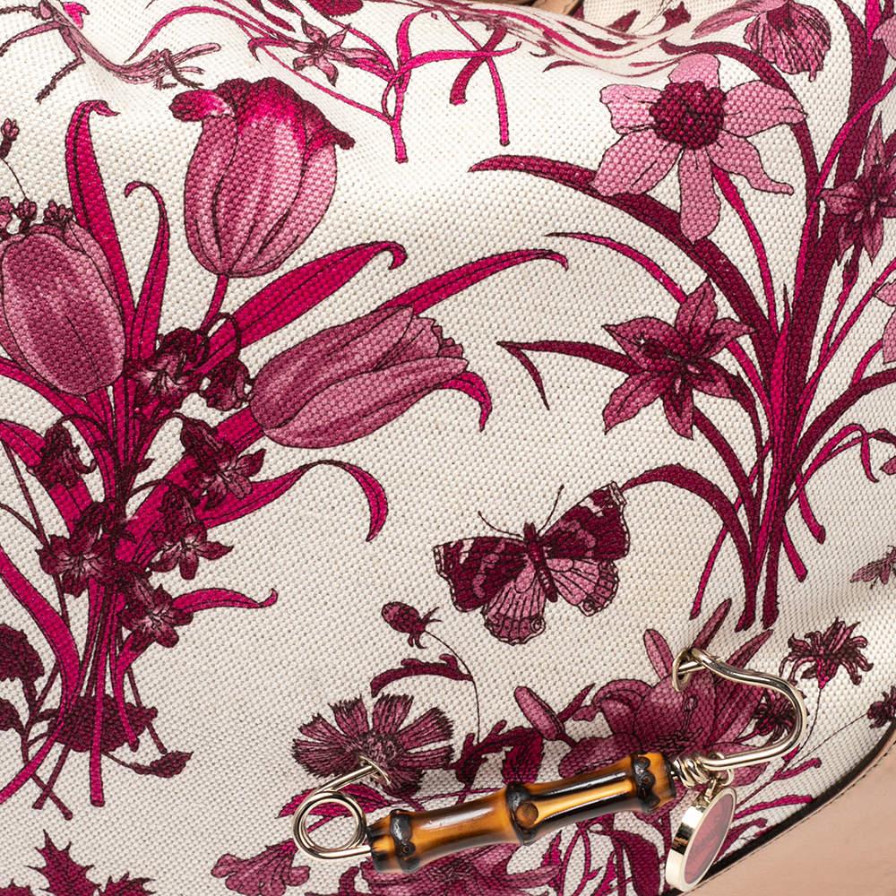 Gucci - Sac à main hobo en toile à fleurs blanches et roses et cuir avec poignée en bambou en vente 1