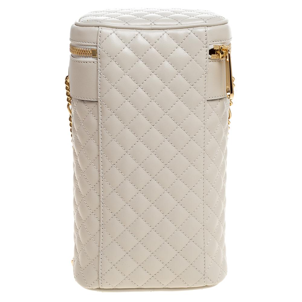 It's time you update your wardrobe with a piece as gorgeous as this Trapuntata bag. This amazingly-sculpted bag is made from leather and designed with a quilted pattern all over. It has the signature GG detail on the front, leather lining on the