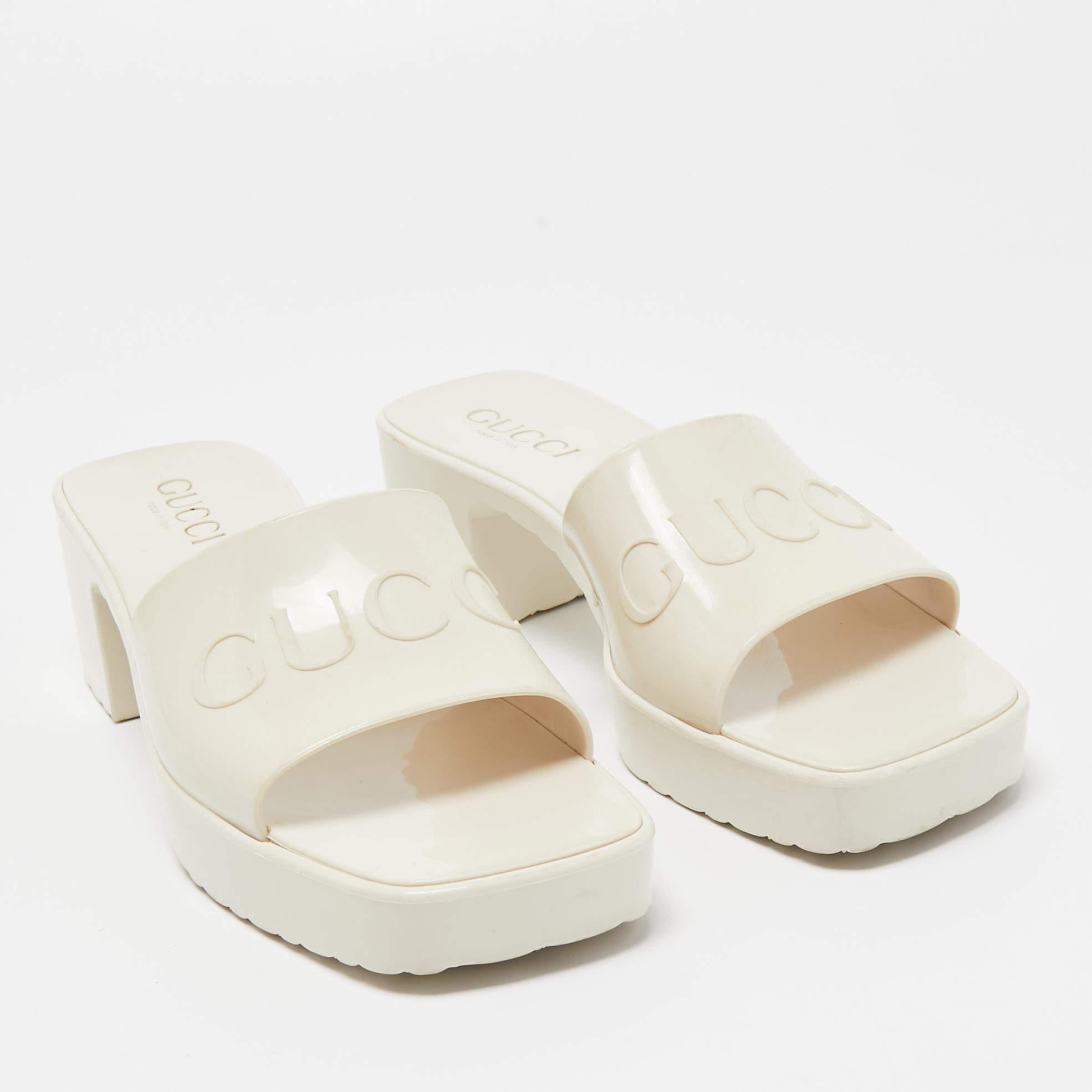 Gucci White Rubber Block Heel Slide Sandals Size 35 In Good Condition In Dubai, Al Qouz 2