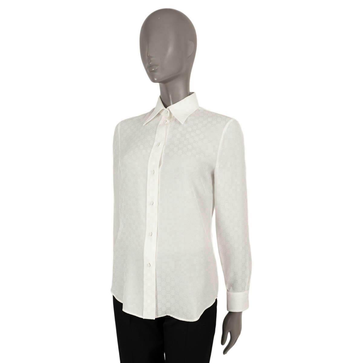 100% authentic Gucci GG crepe blouse in white silk (100%). Features a point collar and buttoned cuffs. Closes with fabric covered buttons on the front. Has been worn and is in excellent condition.

Measurements
Tag Size	38
Size	XS
Shoulder