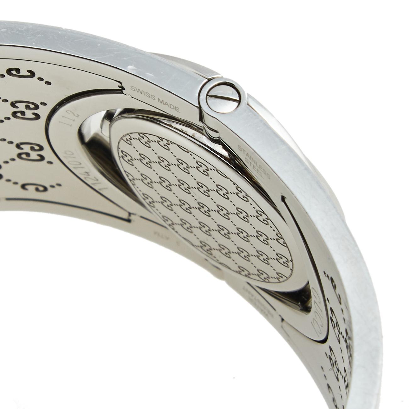 Gucci White Stainless Steel Twirl YA112424 Women's Wristwatch 23 mm In Good Condition In Dubai, Al Qouz 2