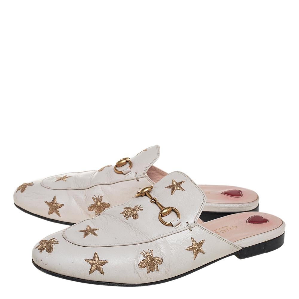 Gucci Weiß Stern und Biene bestickt Leder Princetown Horsebti Mules Größe 37::5 (Grau)