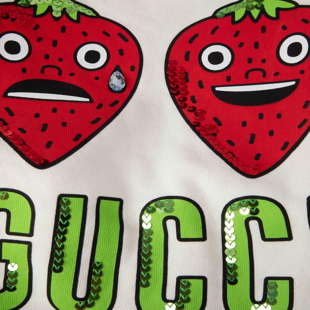 Gucci - Sweat-shirt blanc à paillettes et cristaux de couleur fraise, taille M Neuf à London, GB