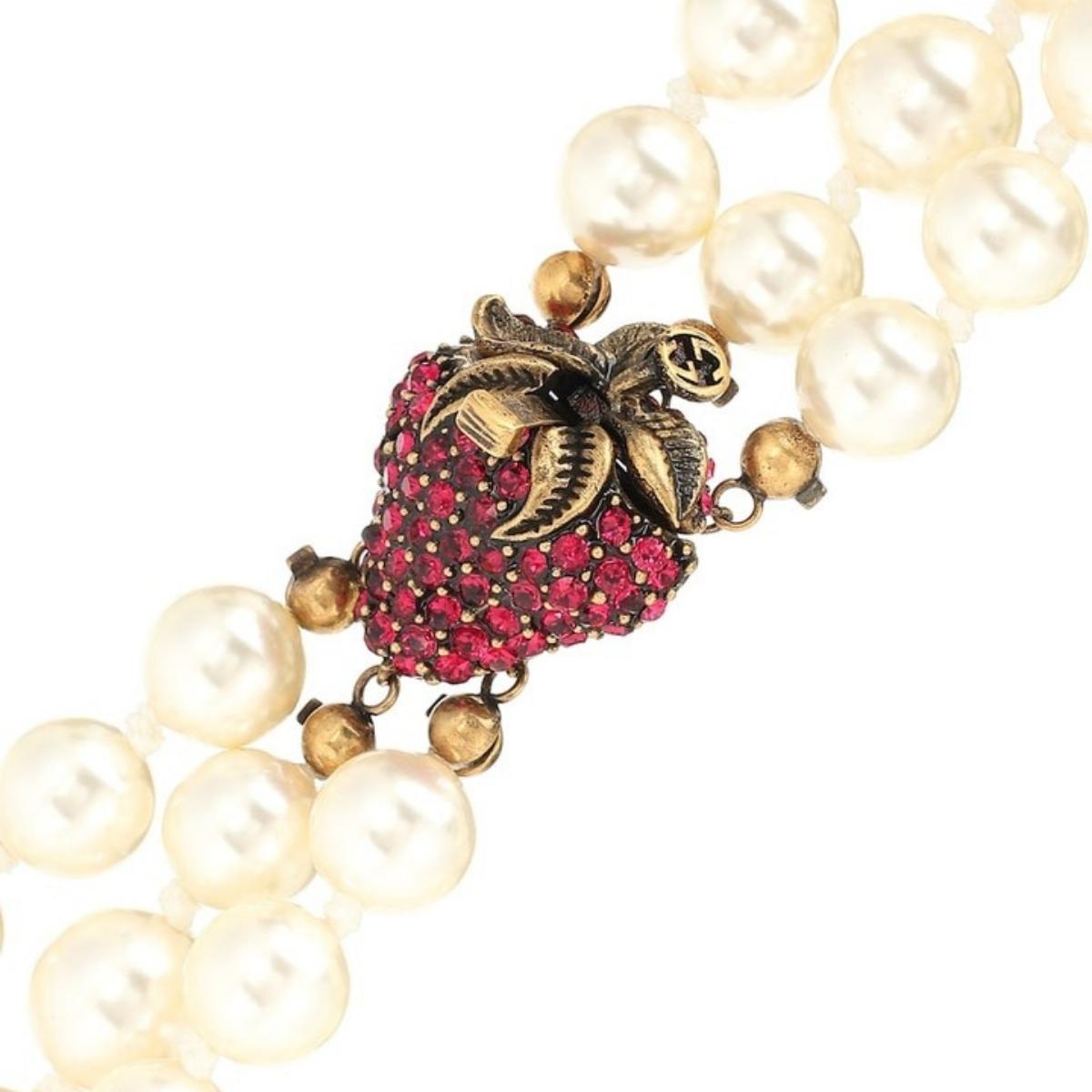 Gucci White Three Layered Pearl Necklace In New Condition In Brossard, QC