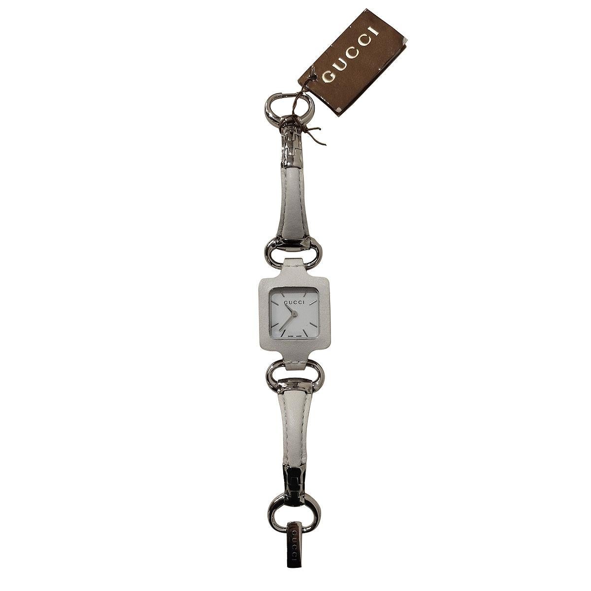 Bellissimo e nuovissimo orologio Gucci
YA130404
Acciaio 
Cassa e quadrante di colore bianco
Meccanismo al quarzo (batteria nuova)
Resistente all'acqua
Cassa 26 mm
Bracciale in pelle e metallo 
Con scatola
Prezzo originale € 850
Spedizione espressa
