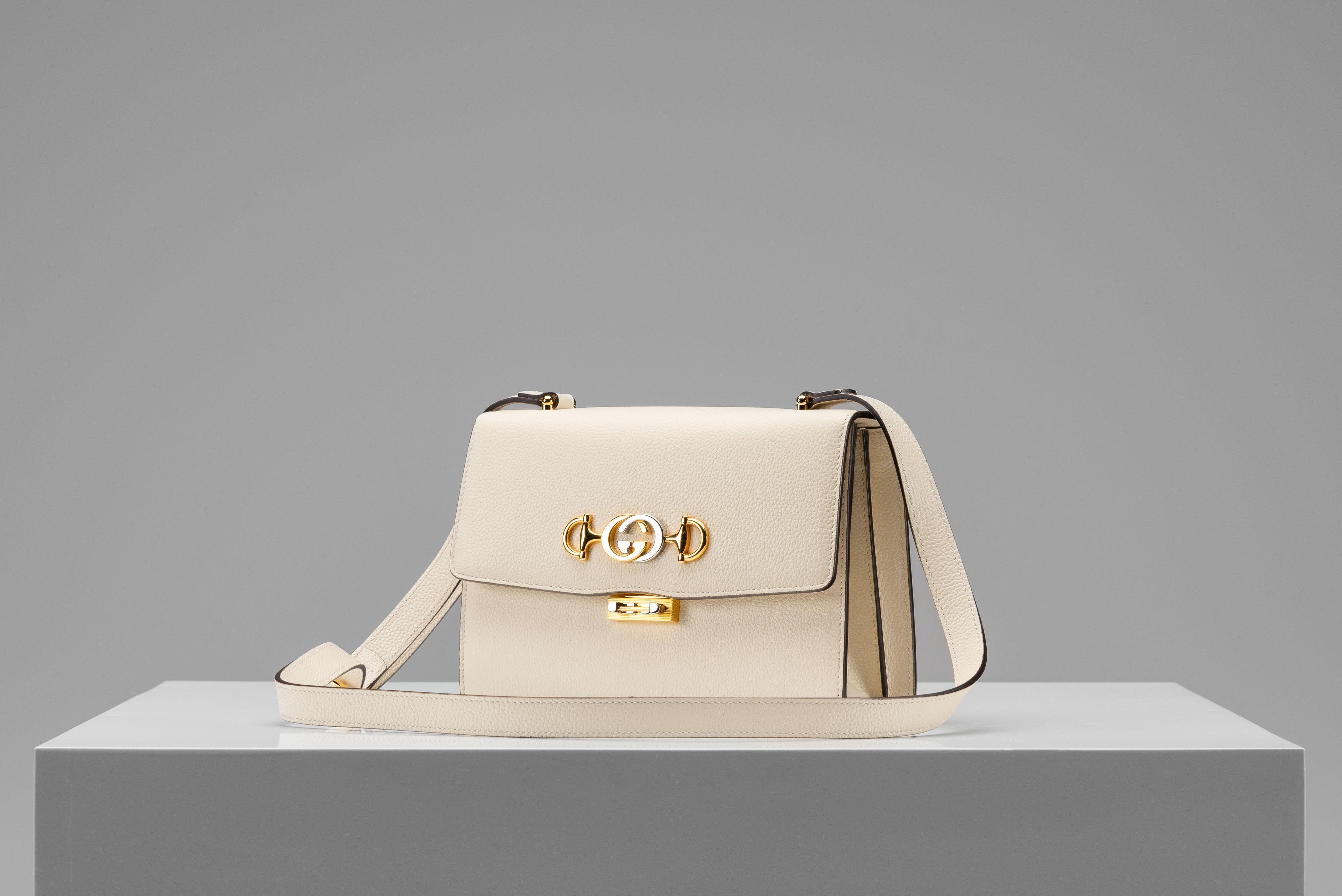 Gucci White Zumi Leather Shoulder Bag In Good Condition For Sale In Roosendaal, NL