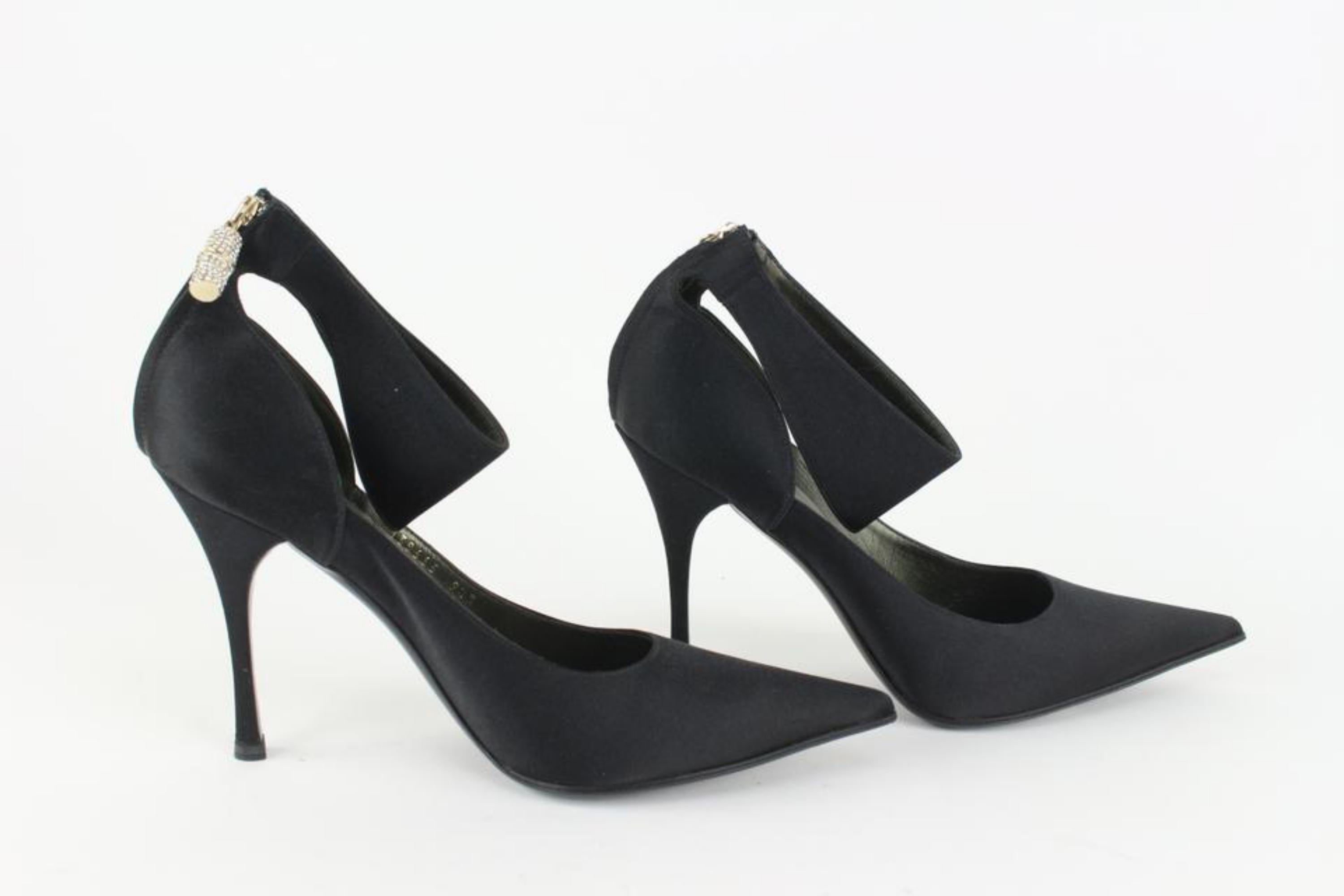 Gucci Women's 9.5 Black Satin Crystal Bamboo Heels 1210g33 In New Condition For Sale In Dix hills, NY