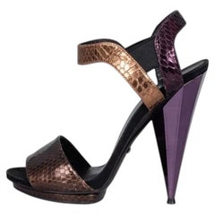 Gucci Women's Brown Textured Leather Sandals Sz 38 Sculptural Heel