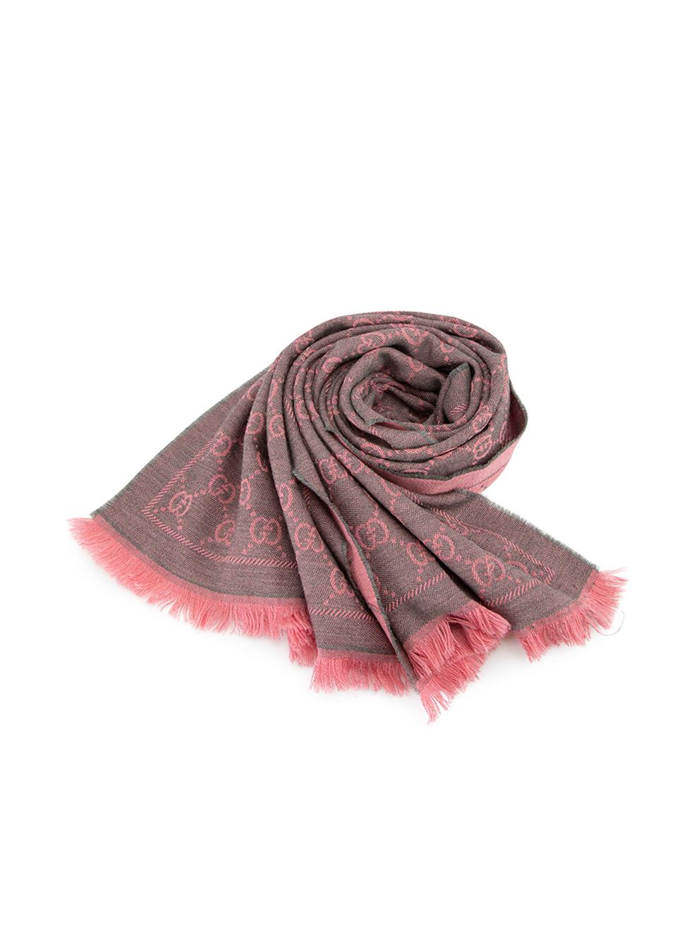 CONDITION is Very good. Minimal wear to scarf is evident. Minimal loose threads and pulls on this used Gucci designer resale item. 



Details


Pink and grey

Wool

Scarf

GG monogram pattern

Fringed hemline





Made in Italy



Composition

NO