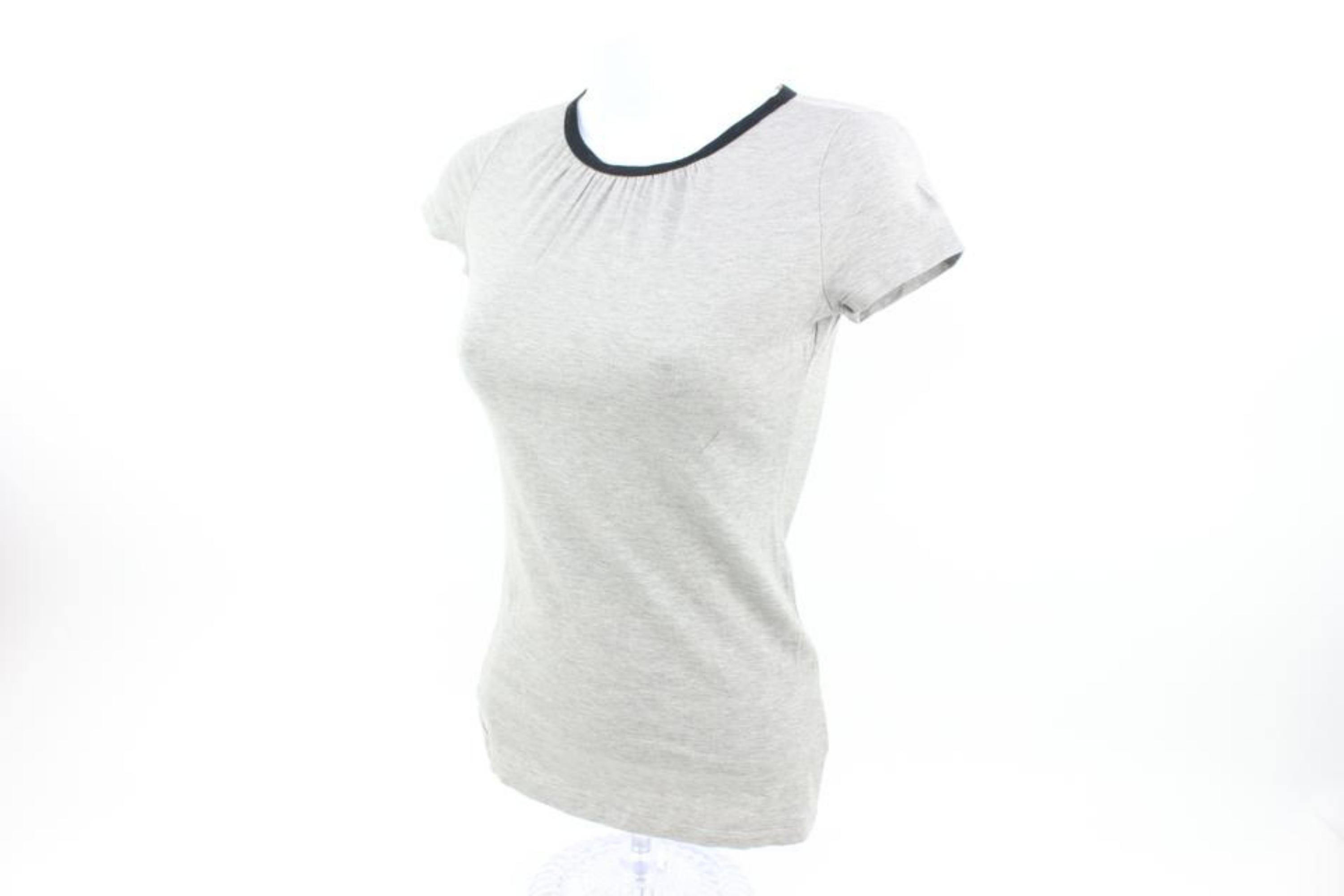 Gucci Women's XS Light Grey Short Sleeve Short 121g35
Made In: Italy
Measurements: Length:  14