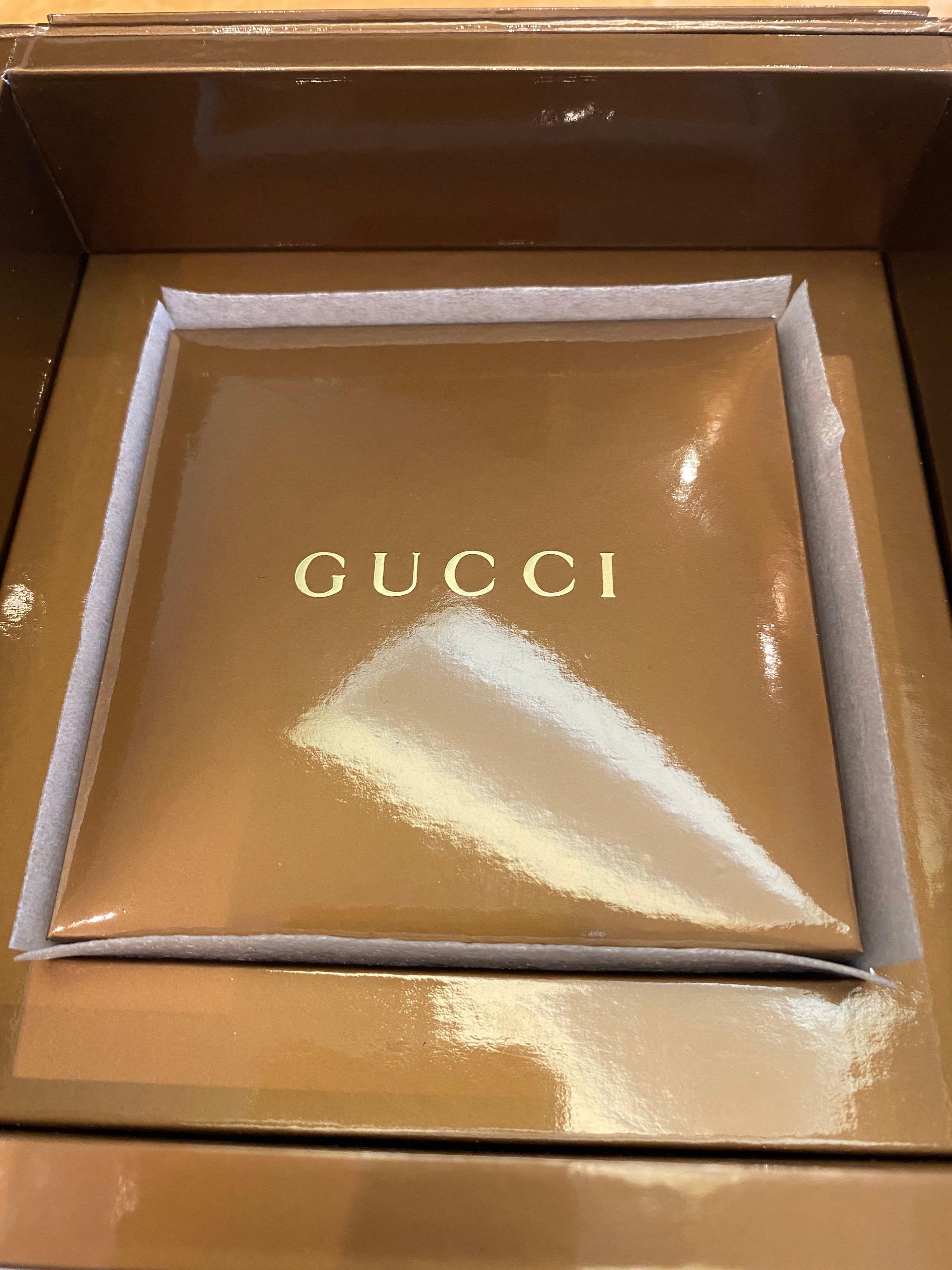 Round Cut Gucci Women's YA112416 Twirl Diamond Cuff Watch