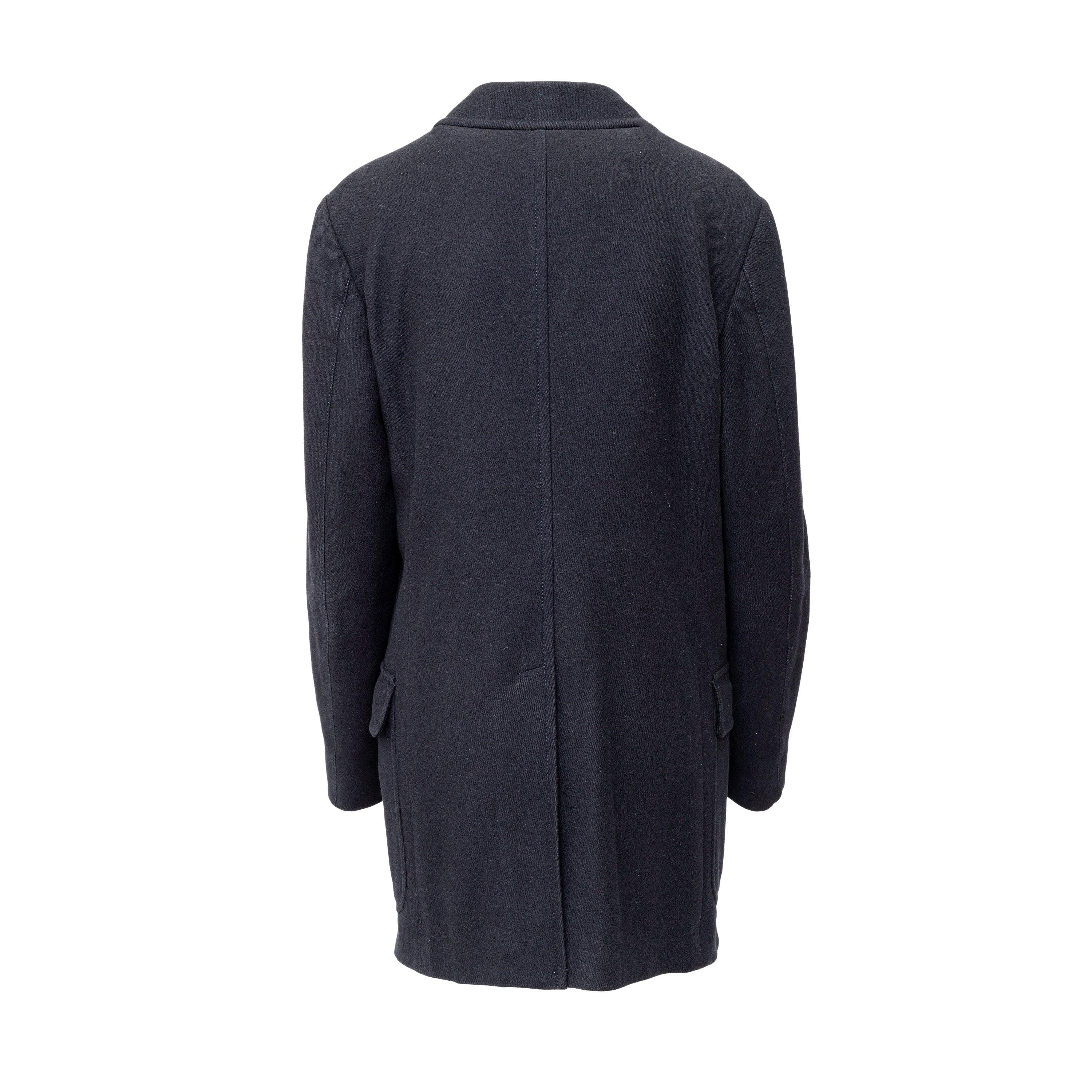 Expertly crafted in a premium blend of wool, the Gucci Wool Coat offers both luxury and warmth. The soft black hue complements the classic silhouette, while the collar and hidden cord button stand add subtle details. With four pockets in the front