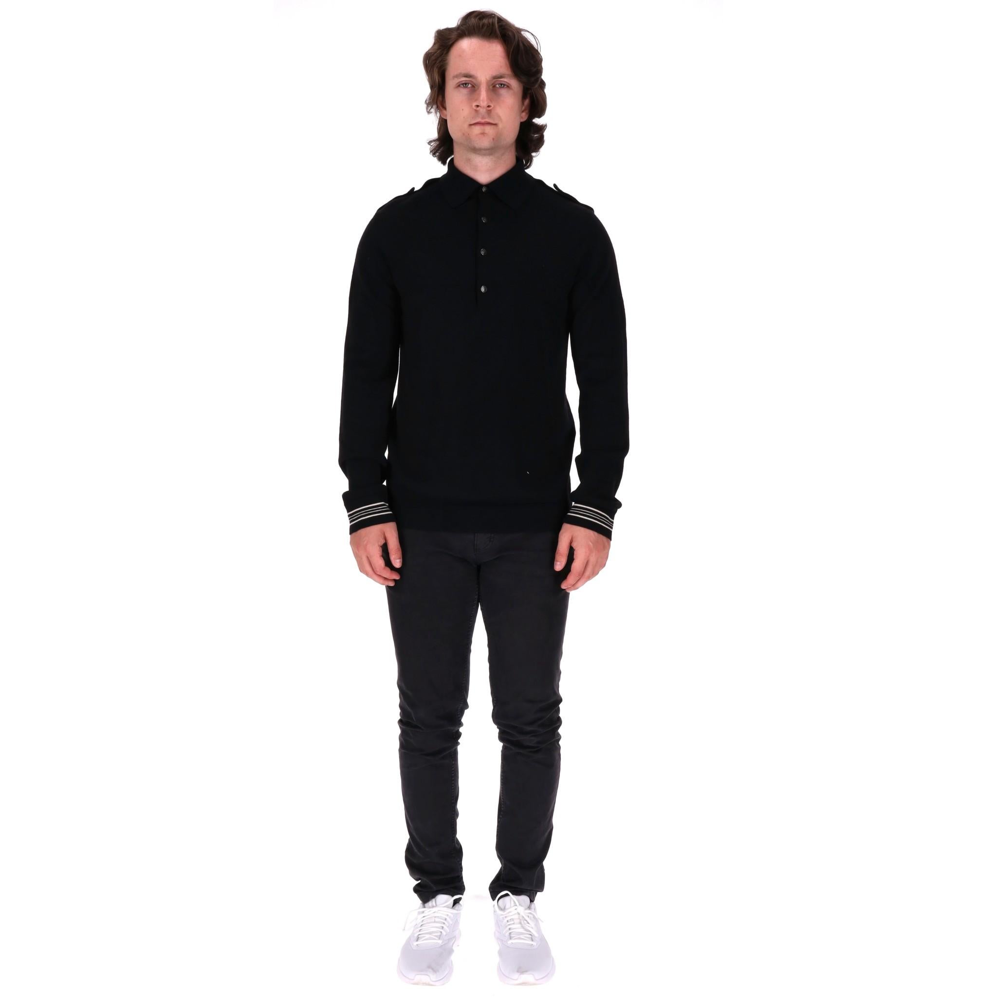Gucci Wool Polo Shirt

Black long sleeve polo shirt crafted with wool.

Detailed with 'Gucci' logo buttoned neckline with a classic collar.

Featuring white stripe trimmed cuffs and shoulder epaulettes.

Rrp Approx. £1,100

Size – XL

Condition –
