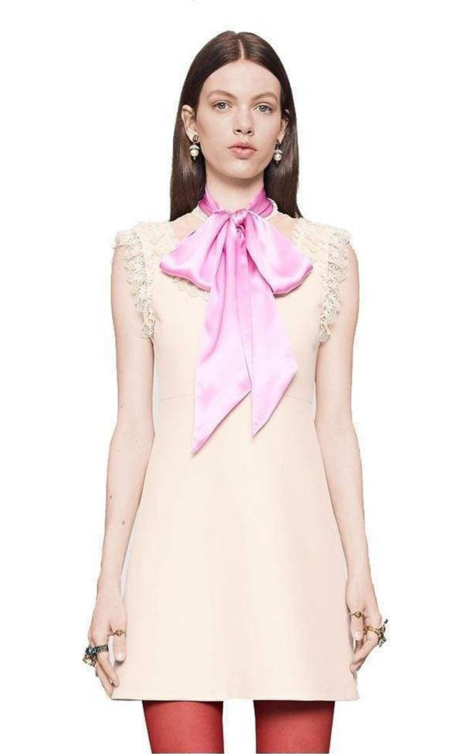 Mini Vestido Gucci en Mezcla de Lana y Seda con Lazo Gatito IT 40 / US 4 en venta 1