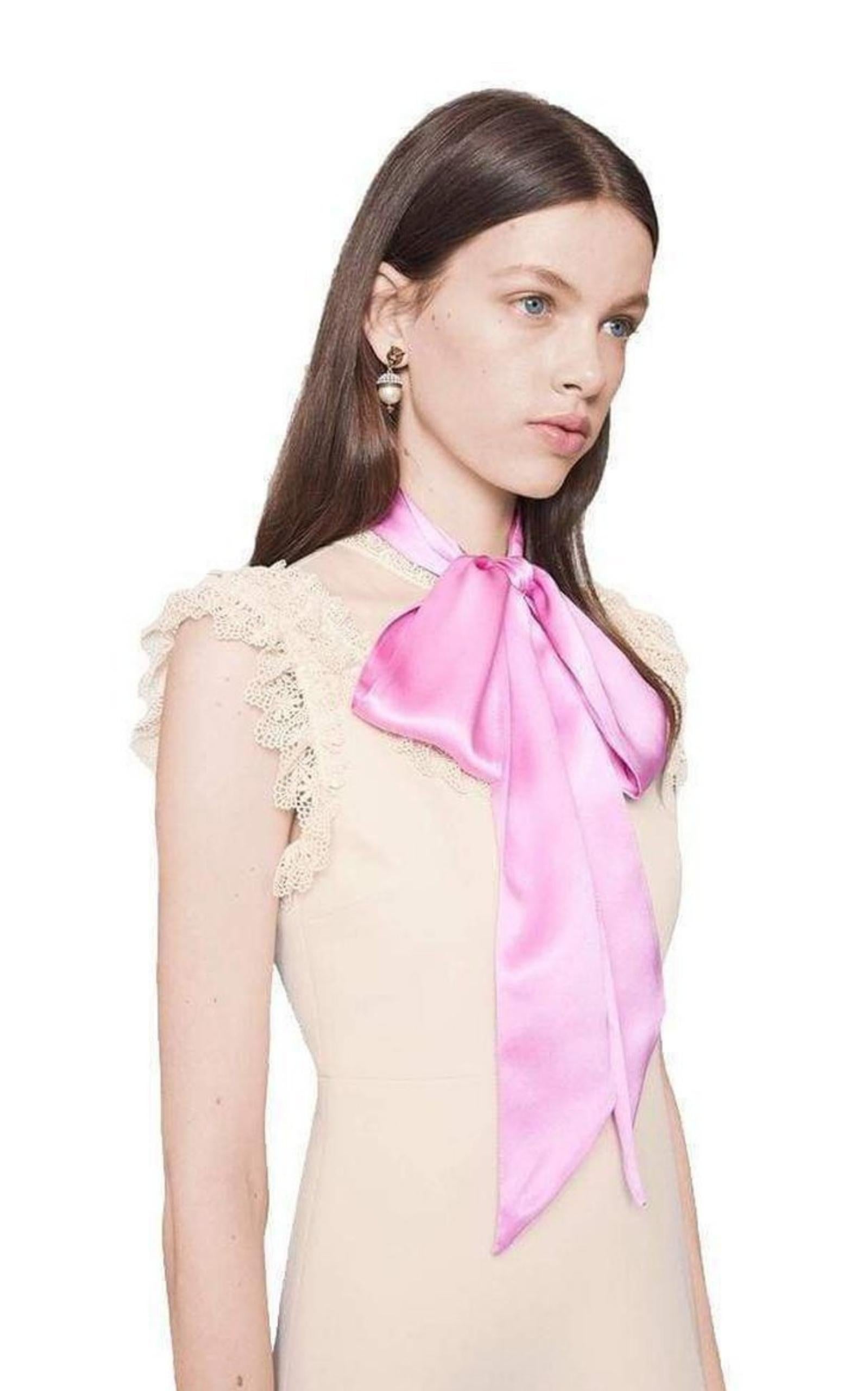 Mini Vestido Gucci en Mezcla de Lana y Seda con Lazo Gatito IT 40 / US 4 en venta 2