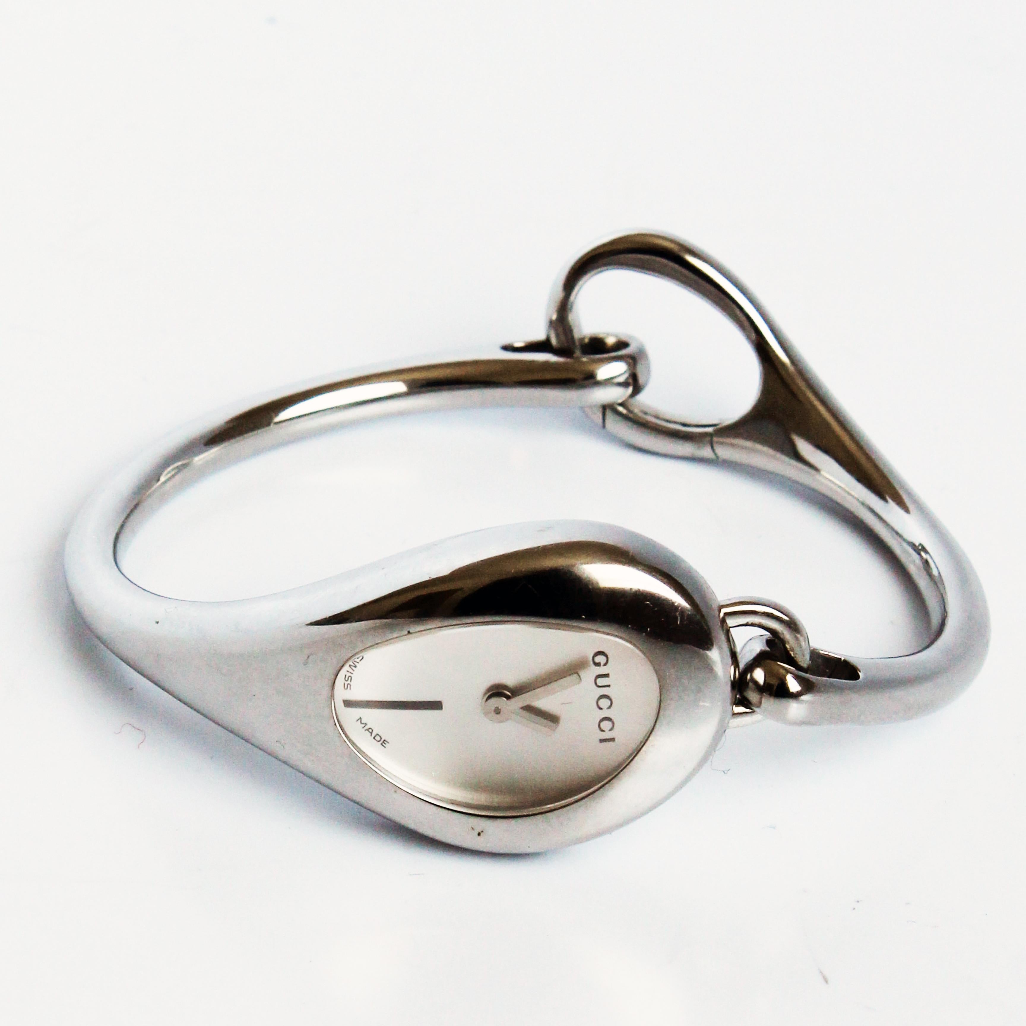 Gucci Montre-bracelet moderniste abstraite en métal argenté à mors n° 103  Pour femmes en vente