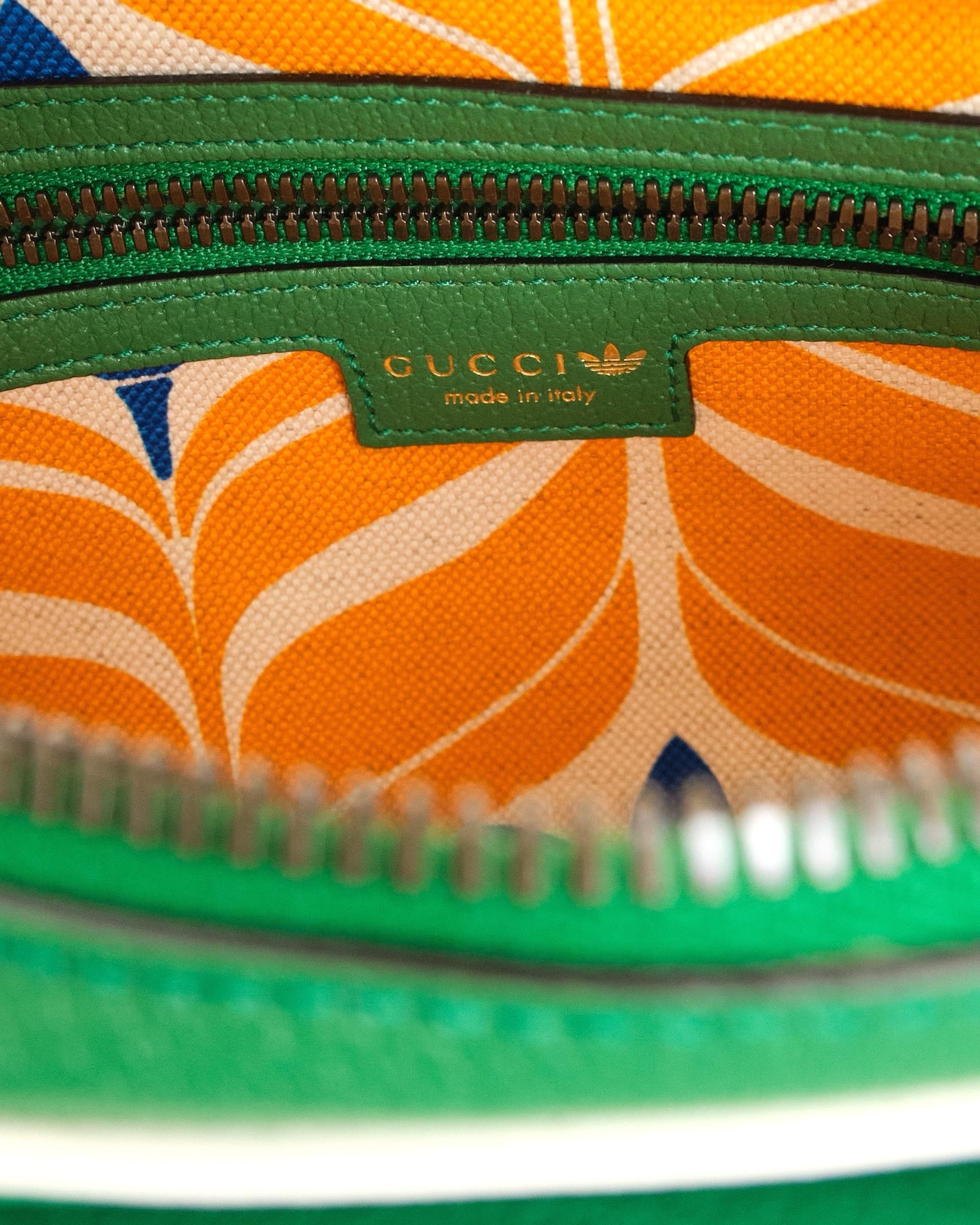 Gucci X Adidas Trefoil Logo Messenger Bag Grün im Zustand „Hervorragend“ im Angebot in Torre Del Greco, IT