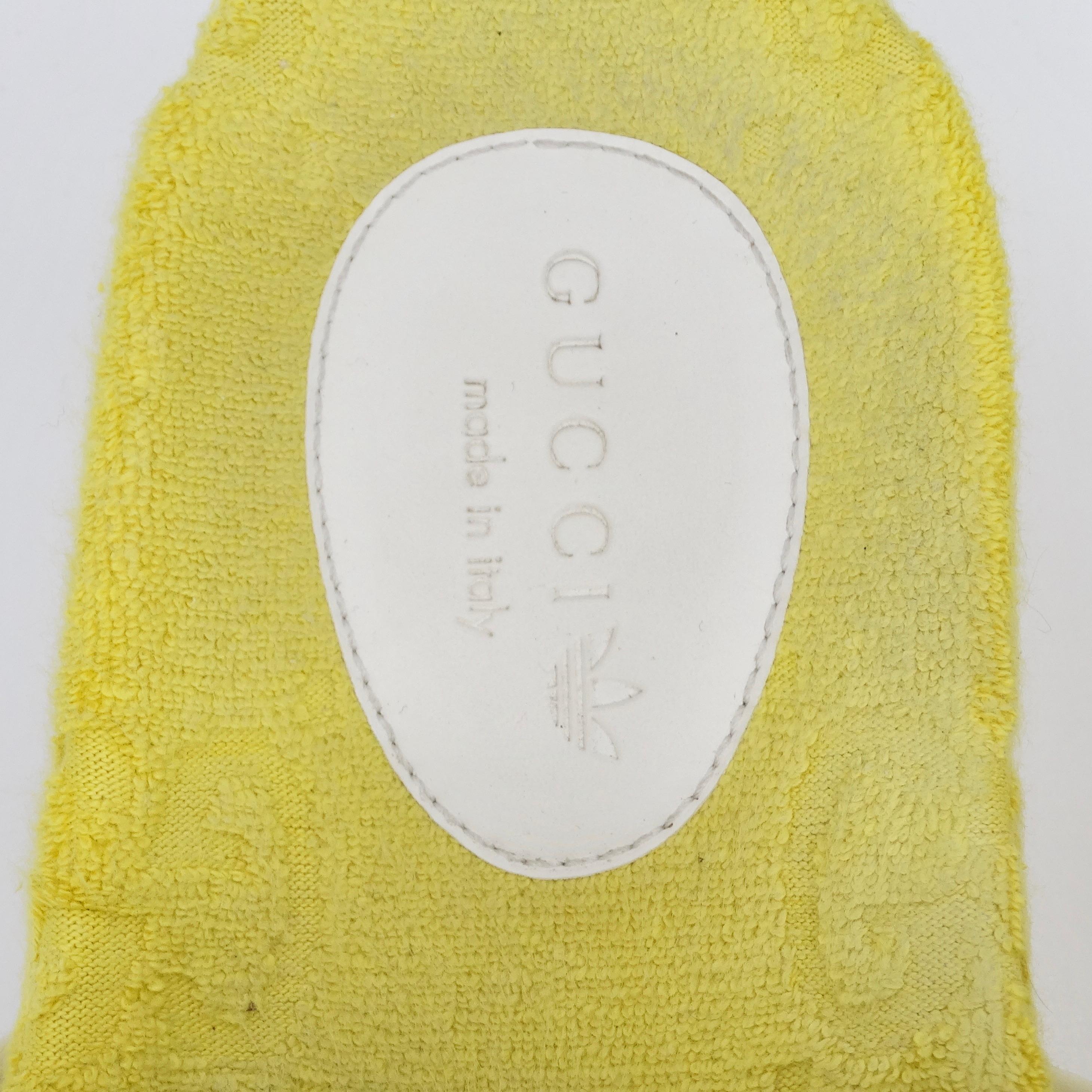 Sandales compensées Gucci X Adidas jaune Terry Cloth GG Monogram  Excellent état - En vente à Scottsdale, AZ