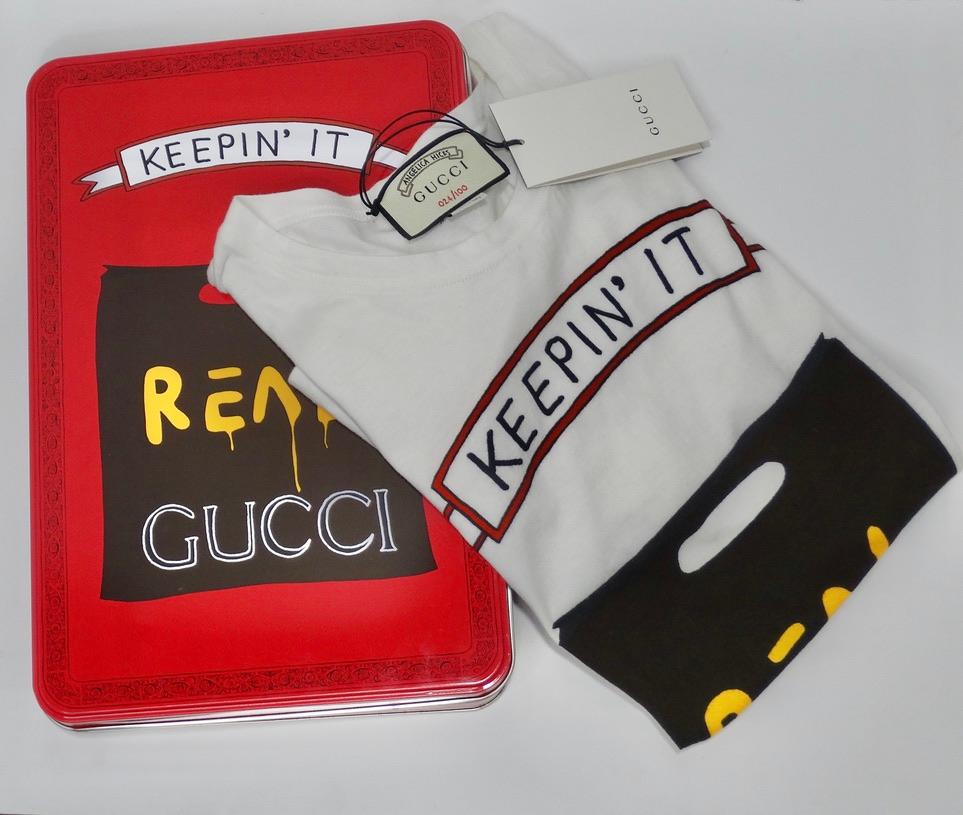 Gucci X Angela Hicks Limited Edition White Cotton 'Keepin It Real' T Shirt + Tin In New Condition For Sale In Scottsdale, AZ