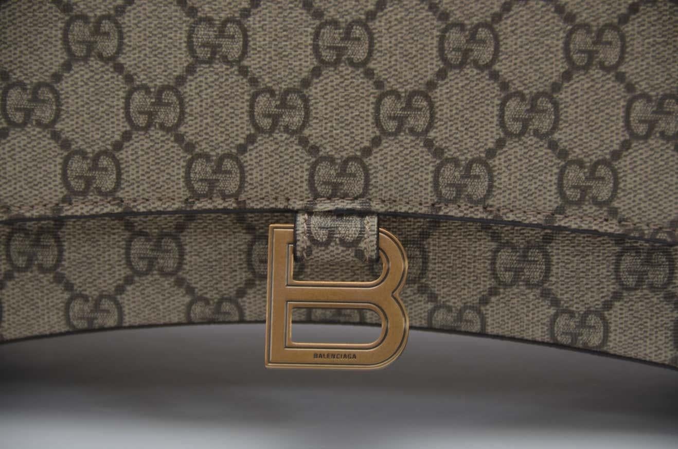 Gucci x Balenciaga - Sac sablier Aria GG, taille moyenne, collection limitée, état neuf Neuf - En vente à New York, NY
