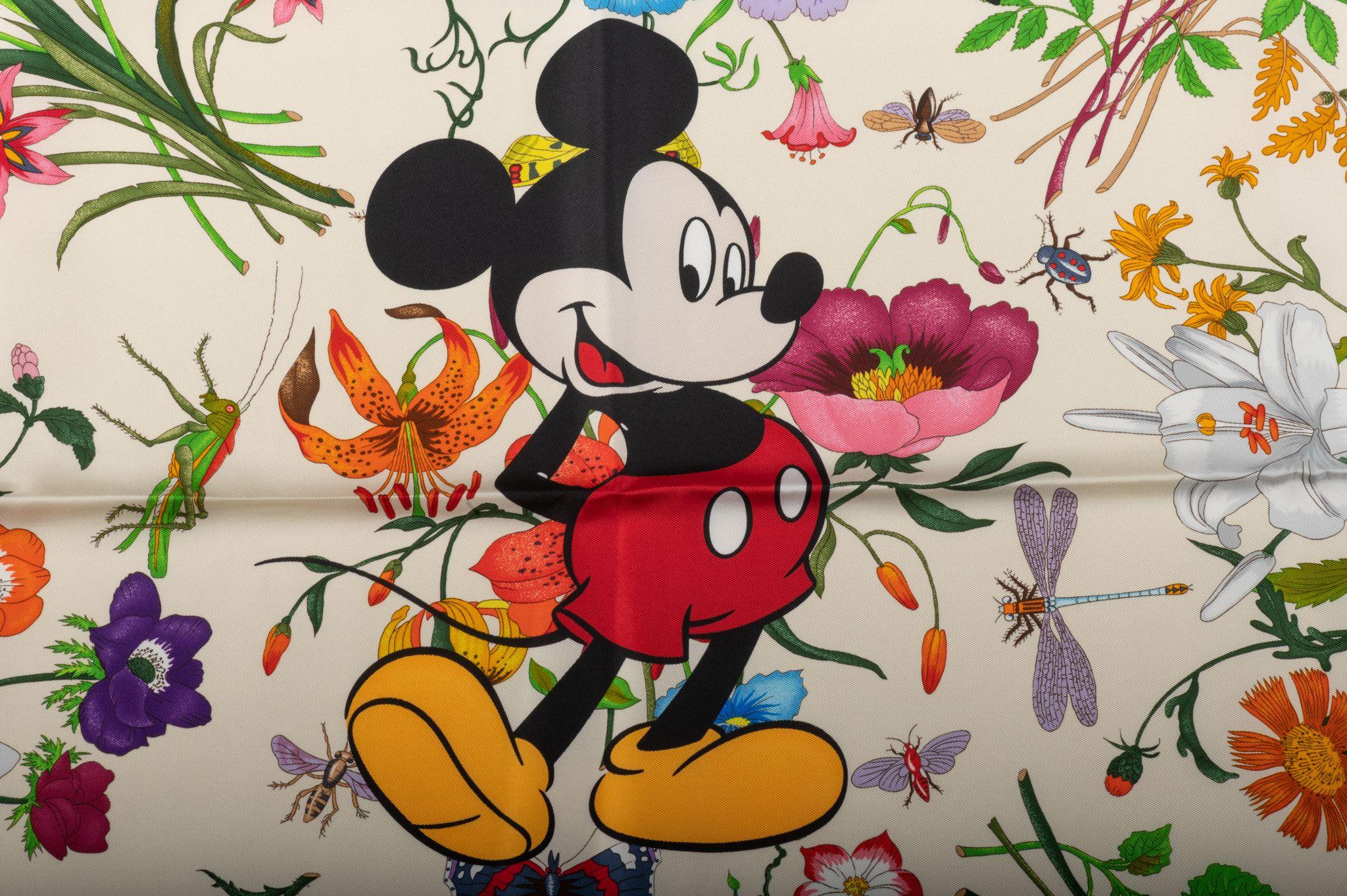 Women's or Men's Gucci X Disney Black Flora Silk Scarf For Sale