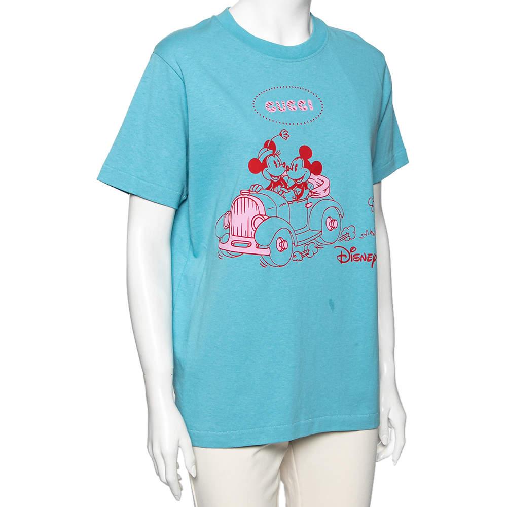 This gorgeous blue T shirt is stitched from cotton and is a part of the exclusive Gucci x Disney collaboration. The comfy piece is short sleeved and features a cute Mickey Mouse print on the front. Worn with denim shorts and sneakers it is the right
