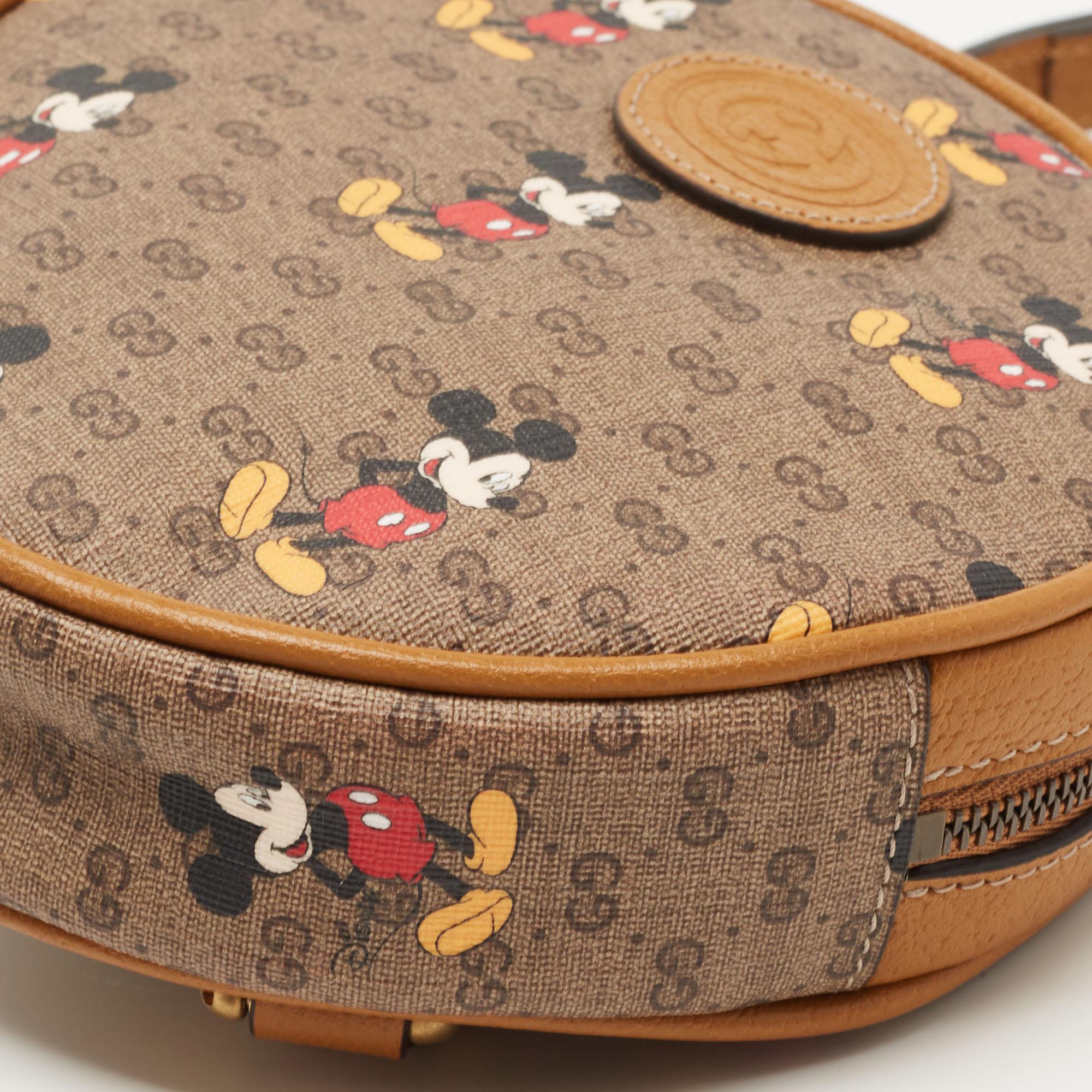 Sac à dos rond Mickey Mouse en toile et cuir marron GG Supreme de Gucci x Disney 7