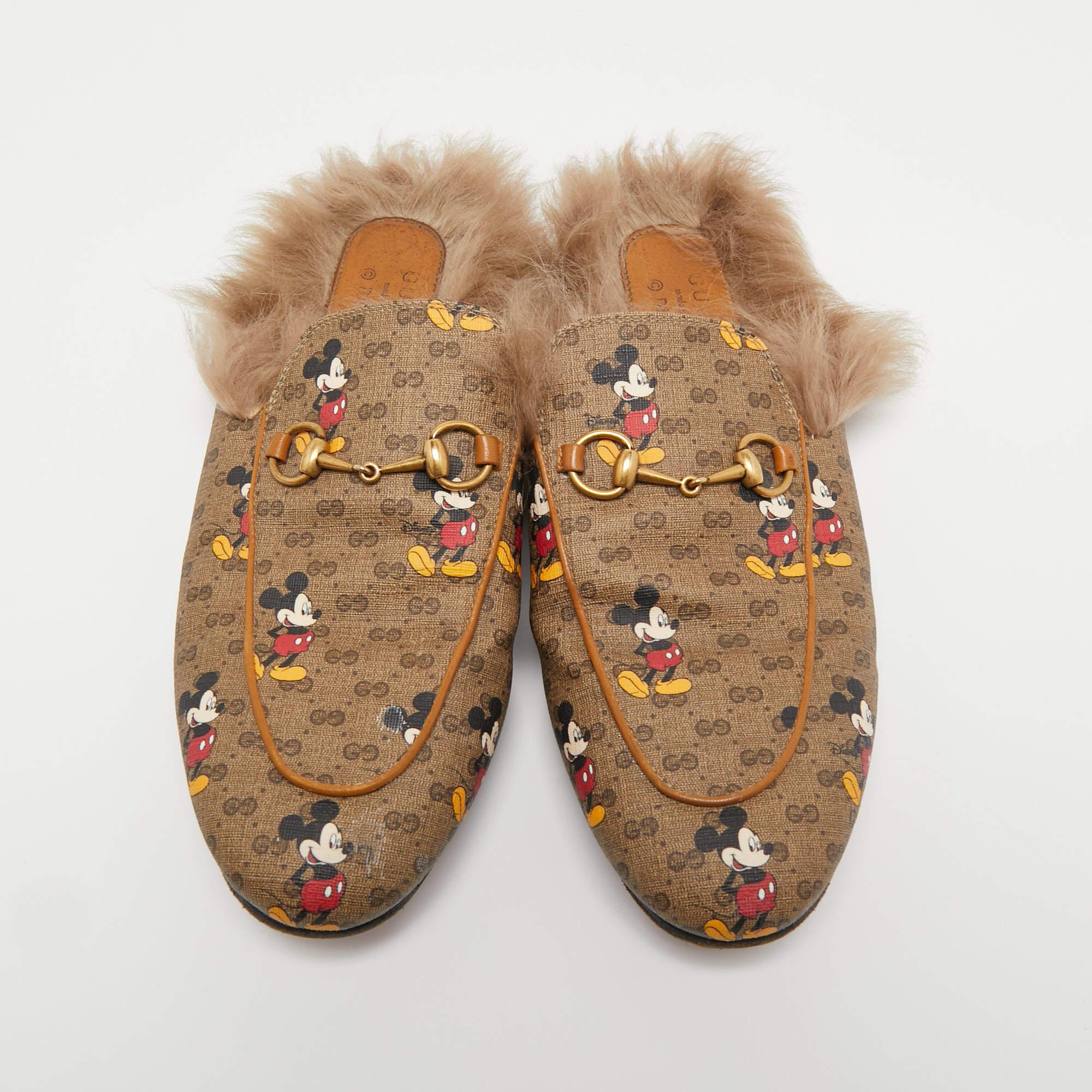 With these Gucci x Disney flat mules, comfort and style are guaranteed. Crafted using coated canvas, they feature a brown hue and rest on durable soles.

