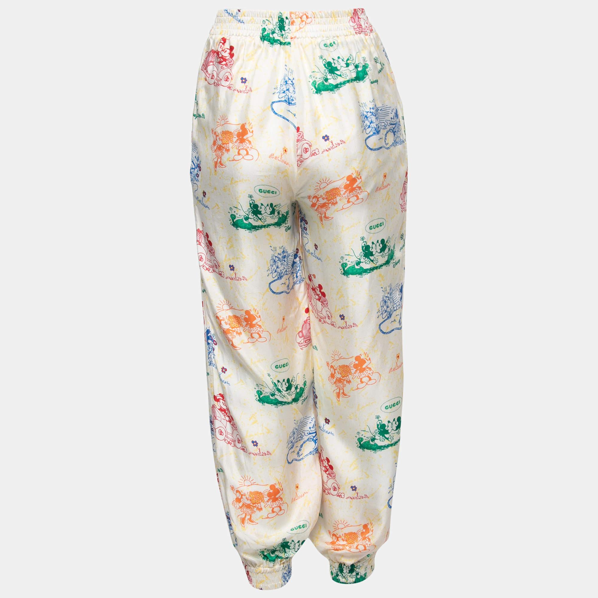 Enhance your casual attire with this pair of Gucci X Disney trousers. Designed into a superb silhouette and fit, this pair of trousers will definitely make you look elegant.

