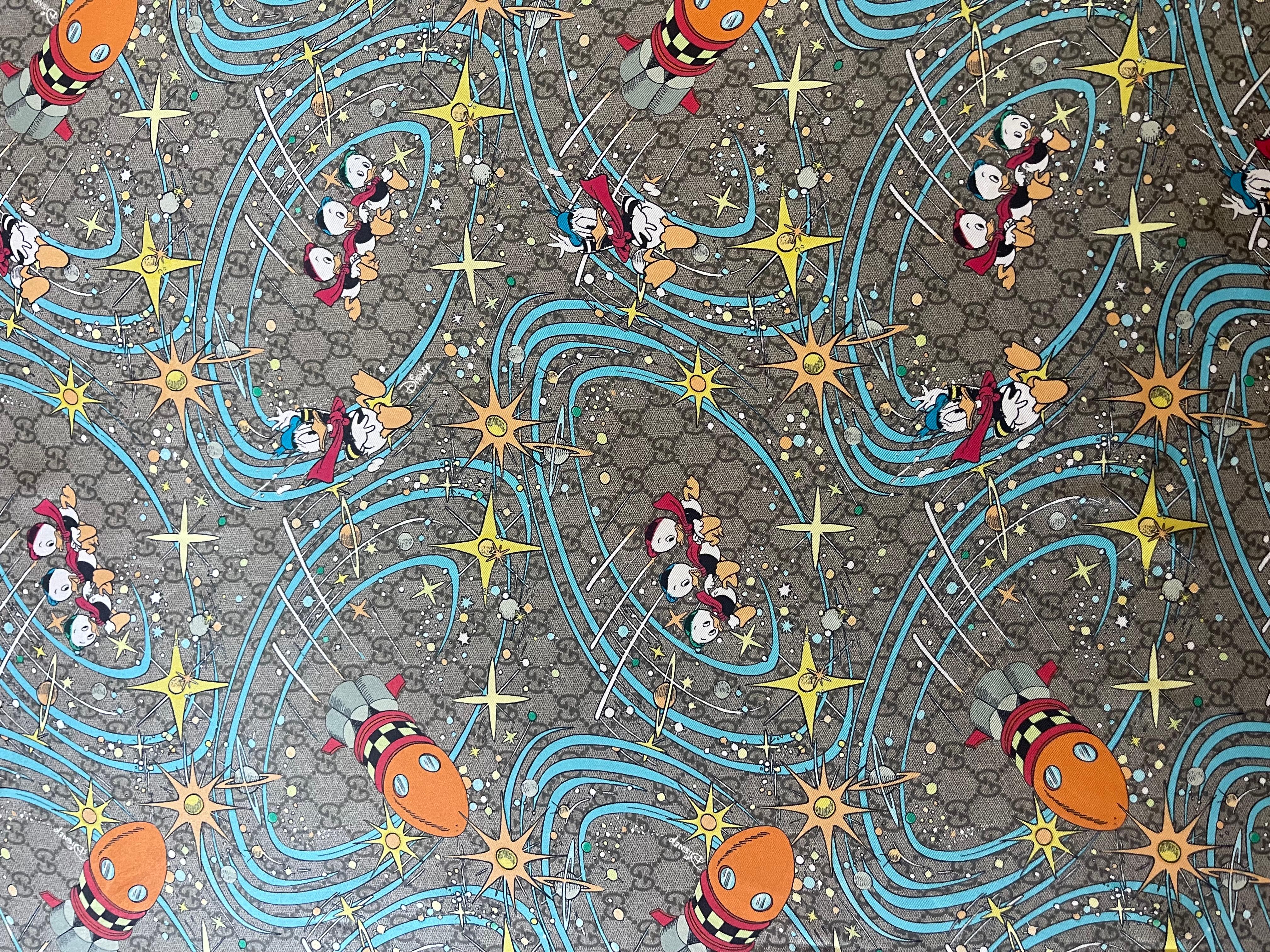 Pañuelo de seda Gucci x Disney Edición Limitada en Bueno estado para la venta en Palm Beach, FL