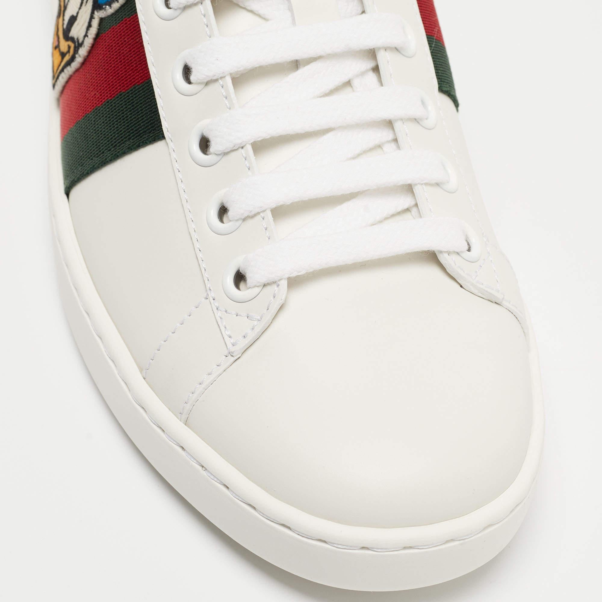 Gucci x Disney White Leather Donald Duck Ace Sneakers Size 34.5 In Excellent Condition For Sale In Dubai, Al Qouz 2