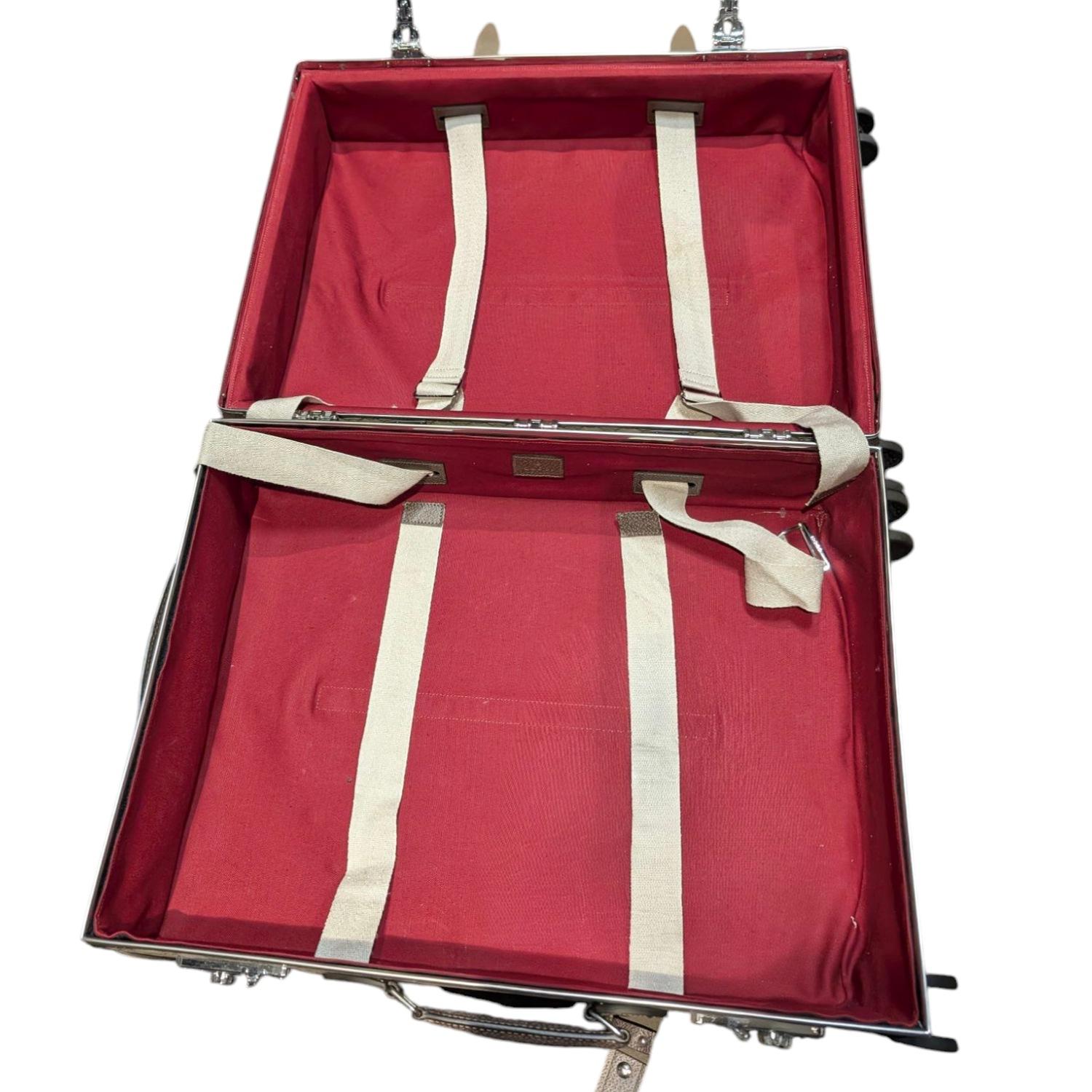 Maleta mediana Gucci X Globe-Trotter GG en venta 1