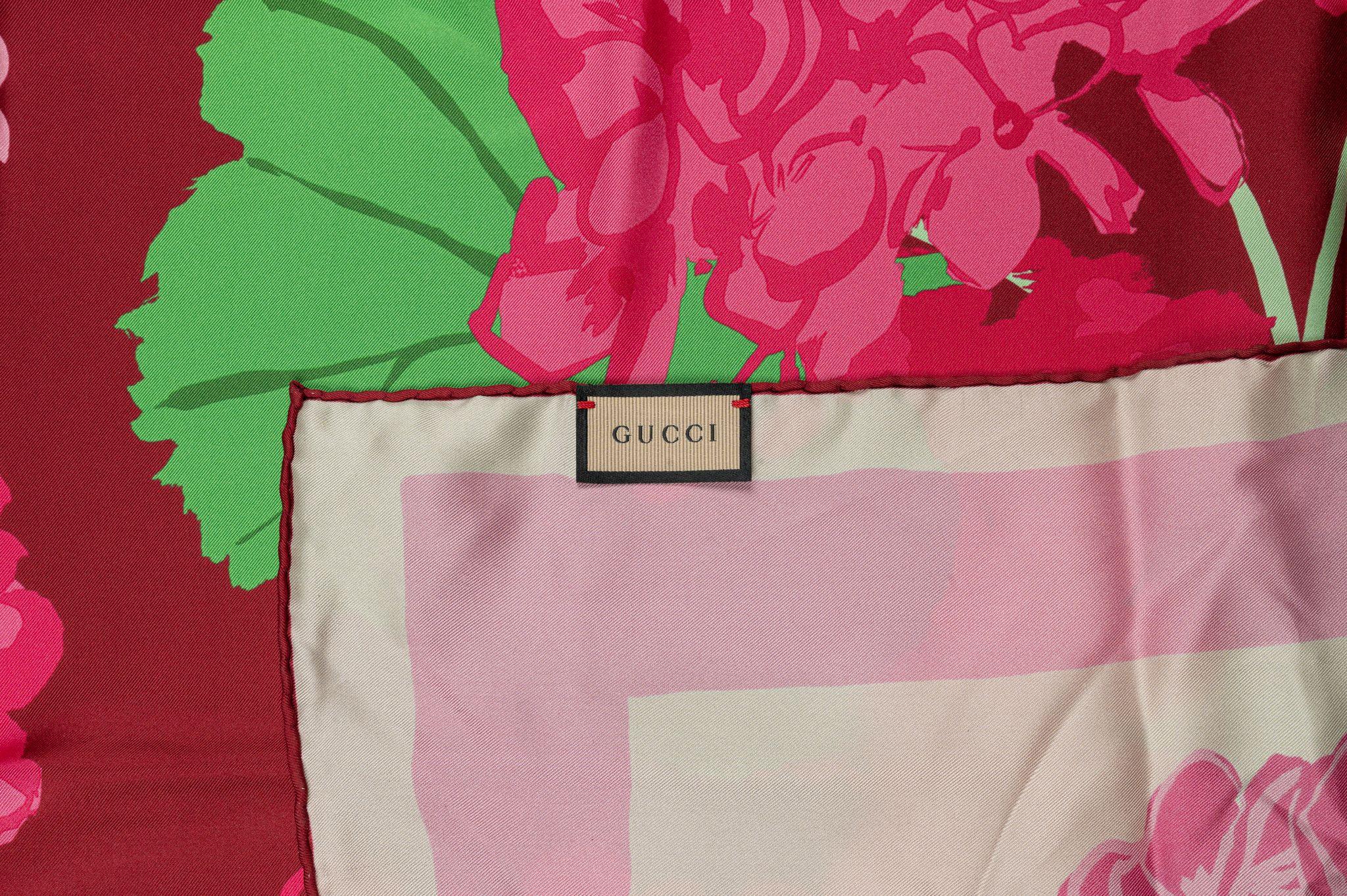 Gucci X Ken Scott Seidenschal mit Blumenmuster im Angebot 2