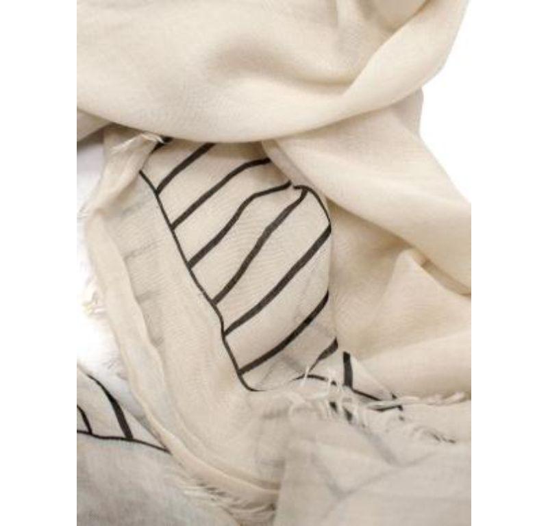 Gucci x New York Yankees Printed Silk Scarf For Sale 3
