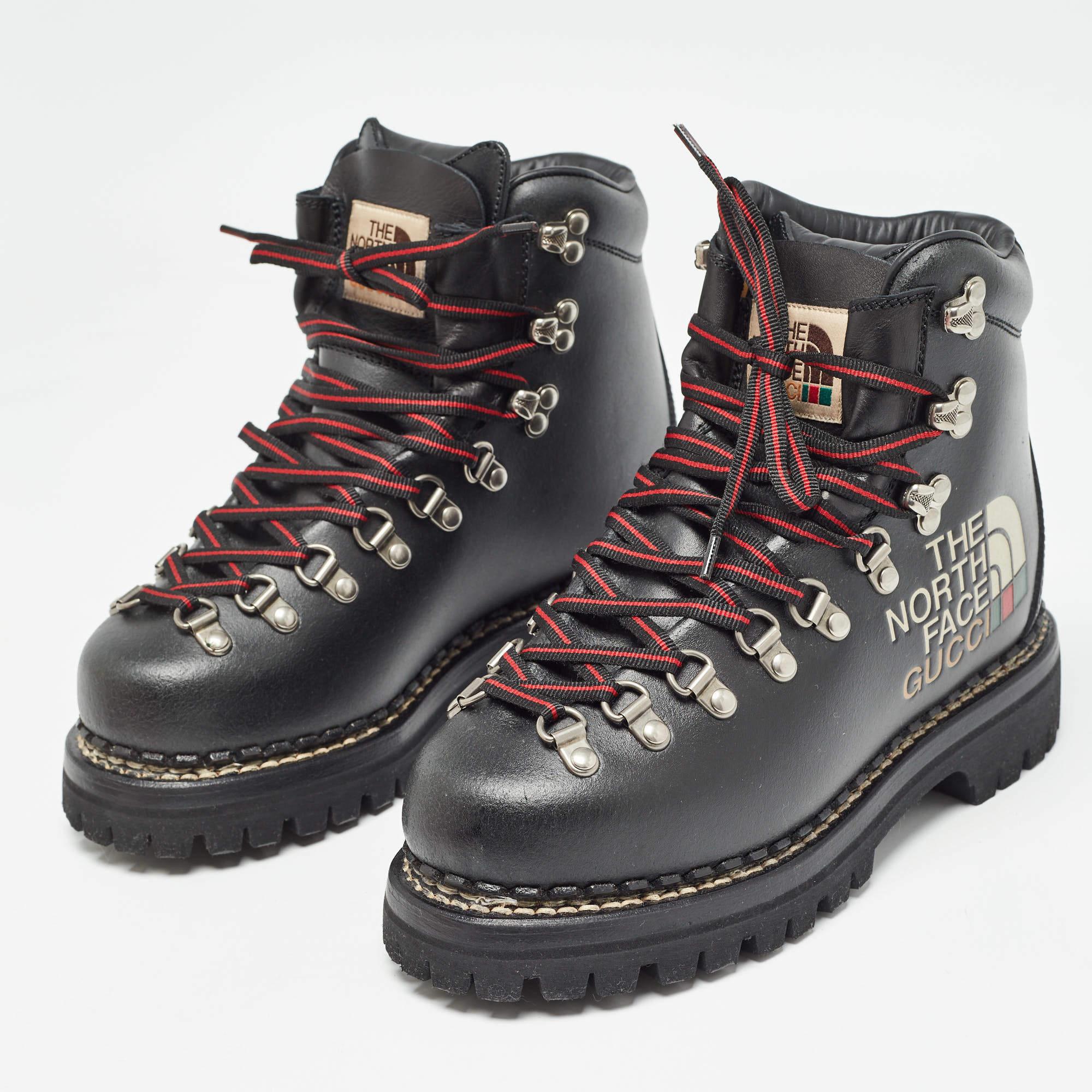 Avec une influence extérieure, la collaboration Gucci x The North nous a présenté des modèles remarquables. Ces bottes de randonnée sont agrémentées de détails mode dans une silhouette à longueur de cheville. Des lacets et des accents de signature
