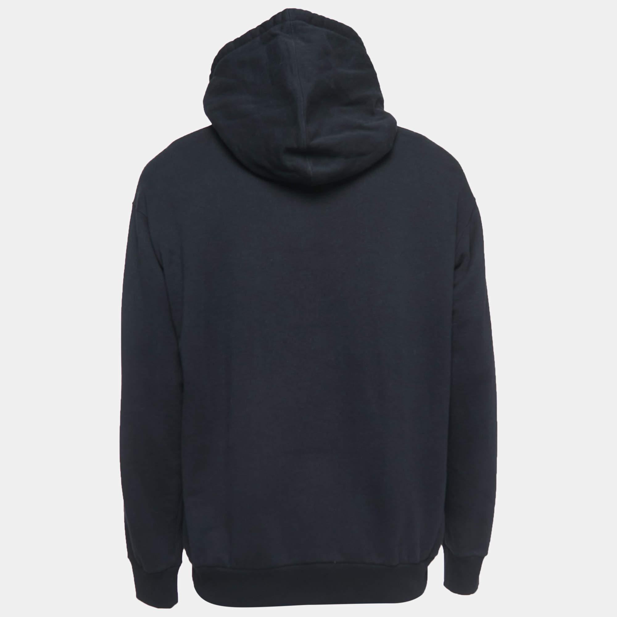 This black hoodie from Gucci X The North Face is for men. Made of cotton, it has long sleeves, a drawstring hood, and signature details on the front. Embrace all-day comfort with this creation.

