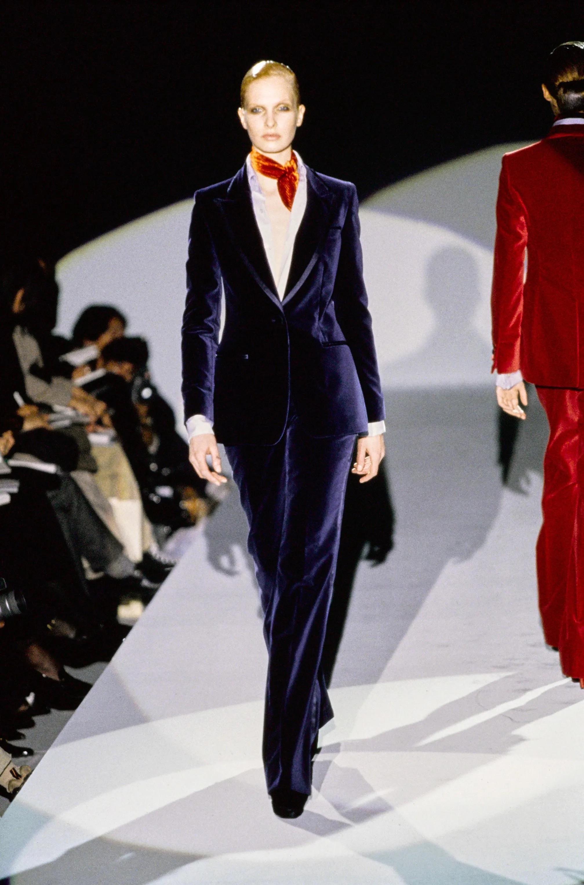 Nero Gucci x Tom Ford 1996 RUNWAY Blazer smoking in velluto nero Gwyneth Paltrow in vendita