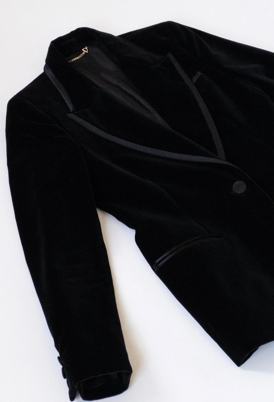 Gucci x Tom Ford 1996 RUNWAY Blazer smoking in velluto nero Gwyneth Paltrow in vendita 2