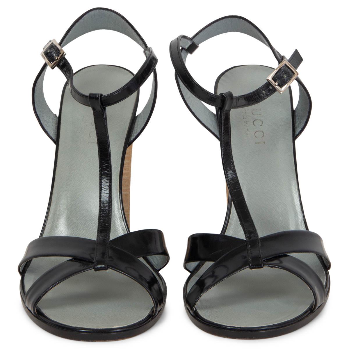 100% authentic Gucci by Tom Ford T-Strap sandals in black leather with a light beige stacked heel. Have been worn with some soft creasing to the ankle-strap. Overall in very good condition. 

Measurements
Imprinted Size	40.5
Shoe Size	40.5
Inside
