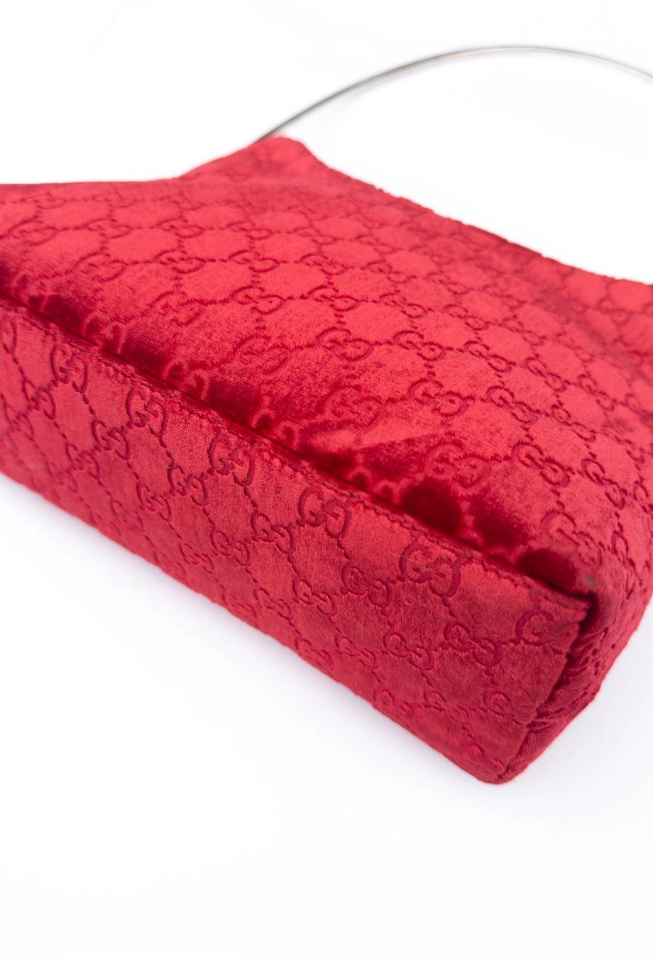 Gucci x Tom Ford F/W 1997 AD CAMPAIGN Sac en velours rouge GG 