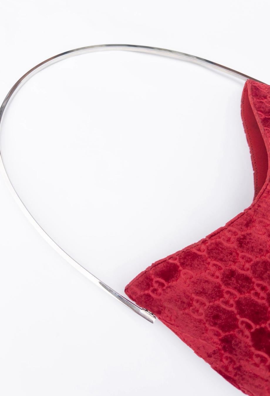 Gucci x Tom Ford F/W 1997 AD CAMPAIGN Sac en velours rouge GG 