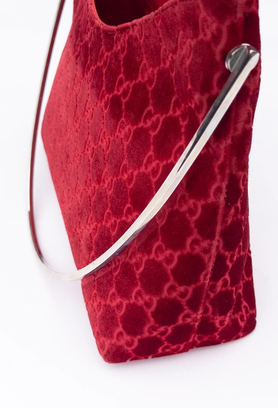 Gucci x Tom Ford F/W 1997 AD CAMPAIGN Sac en velours rouge GG 