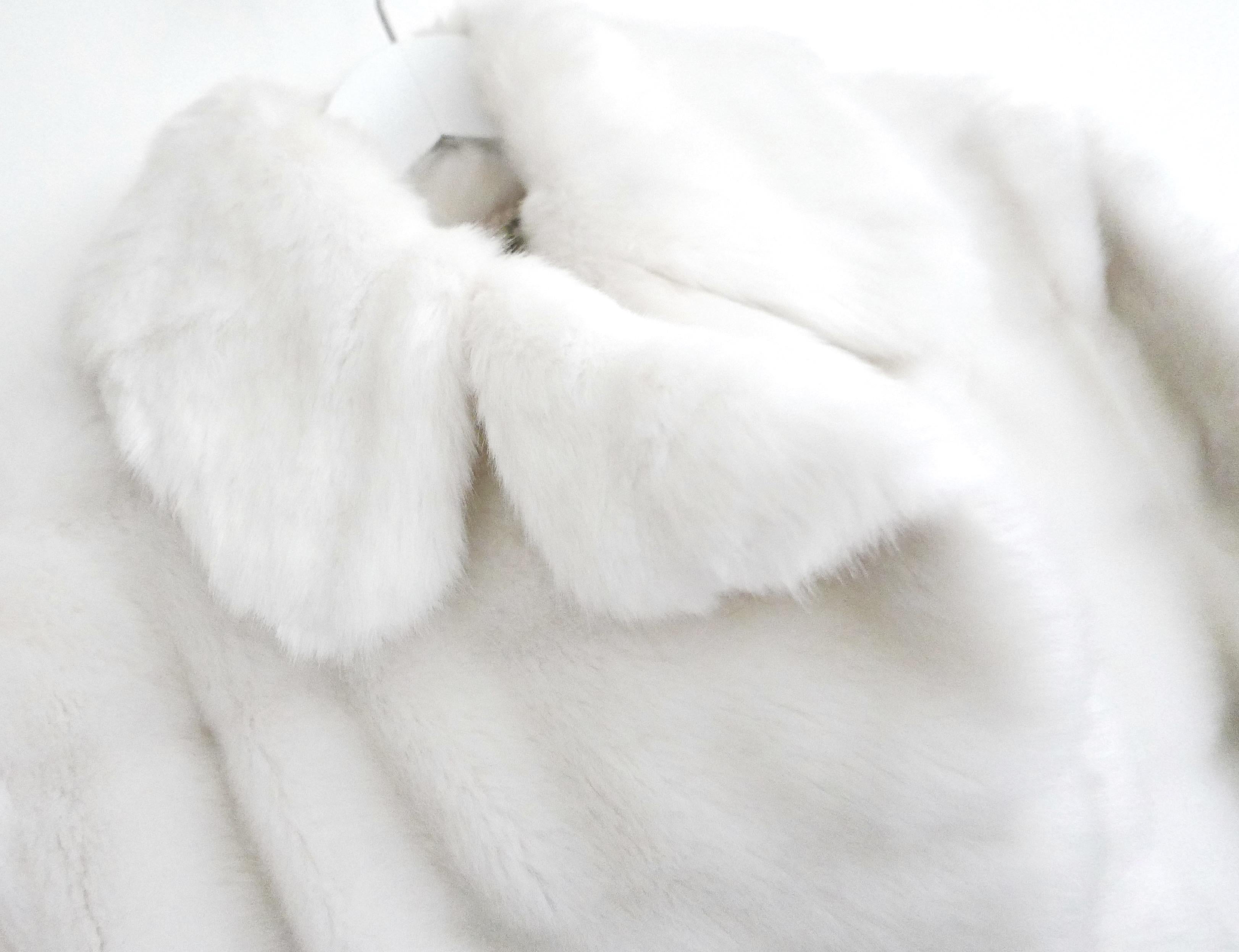 Abrigo de piel sintética blanca Gucci x Tom Ford Otoño 1995 Gris en venta