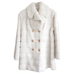 Gucci x Tom Ford Fall 1995 White Faux Fur Coat Gucci x Tom Ford Fall 1995 White Faux Fur Coat
