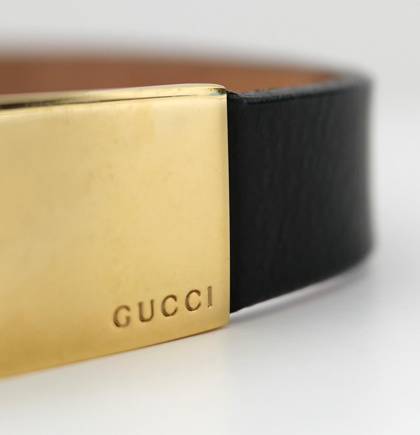 Iconic vintage Gucci x Tom Ford metal panel belt. Made from smooth black leather with curved, logo embossed goldstone front panel and post and hole fastenings. Size XS. Measures approx 31” long by 1.25” wide. Fits 26-28”. In excellent vintage