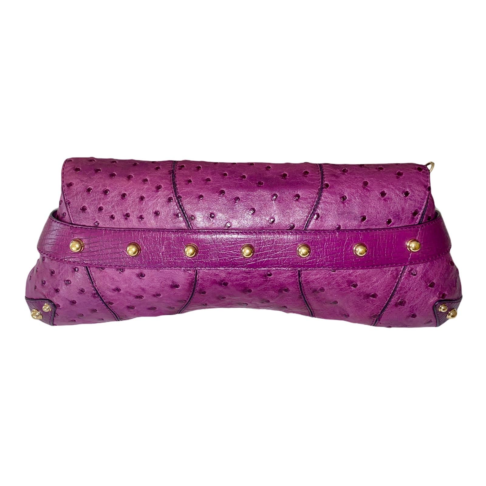 Beautiful Purple Gucci XL Horsebit Flap Bag
A timeless Gucci piece 
Designed by Tom Ford for Gucci
For this famous 2003/2004 collection
Signature horsebit detail
Made of luxurious real ostrich skin
Fully lined with suede skin
One inner